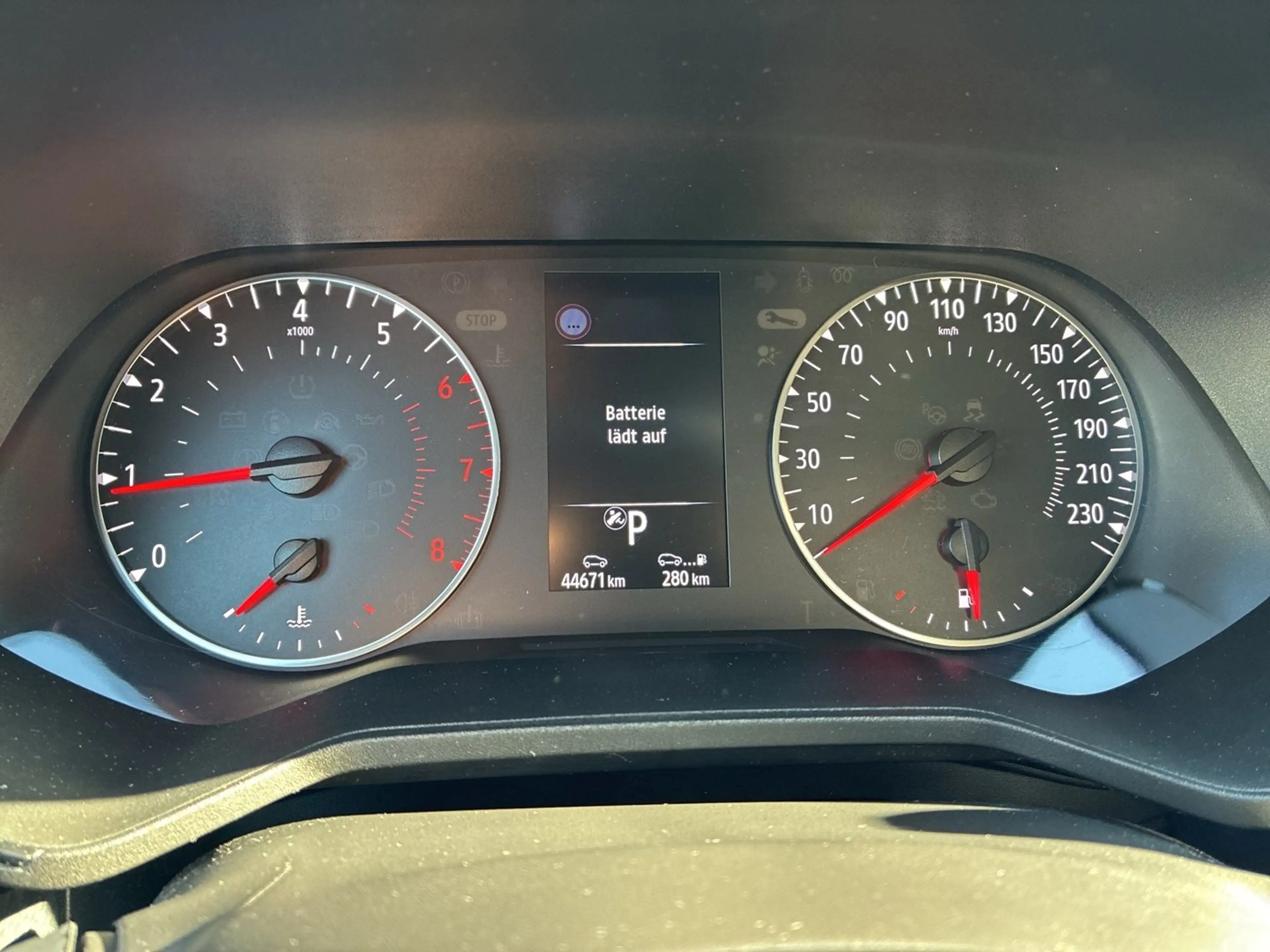 Renault Clio Zen TCe 90 X-tronic — photo 11