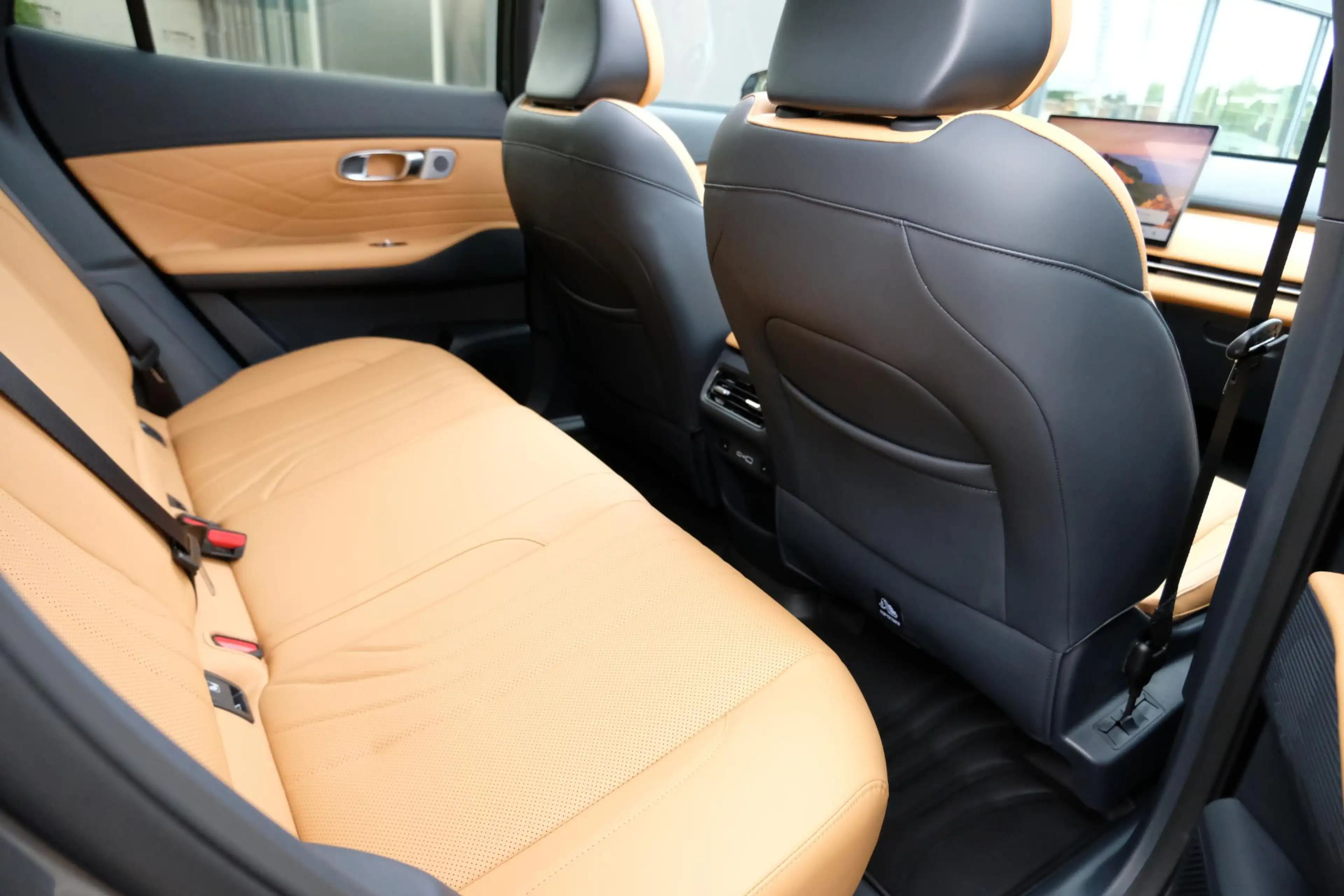 Geely Starray EM-i 1.5 Max+ 262 PK | Panorama | Stoelen voor & achter — photo 12
