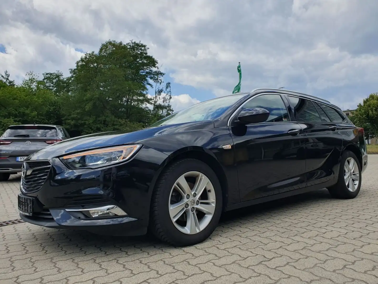 Opel Insignia Sports Tourer 1.6 Diesel Innovation Zwart - 1