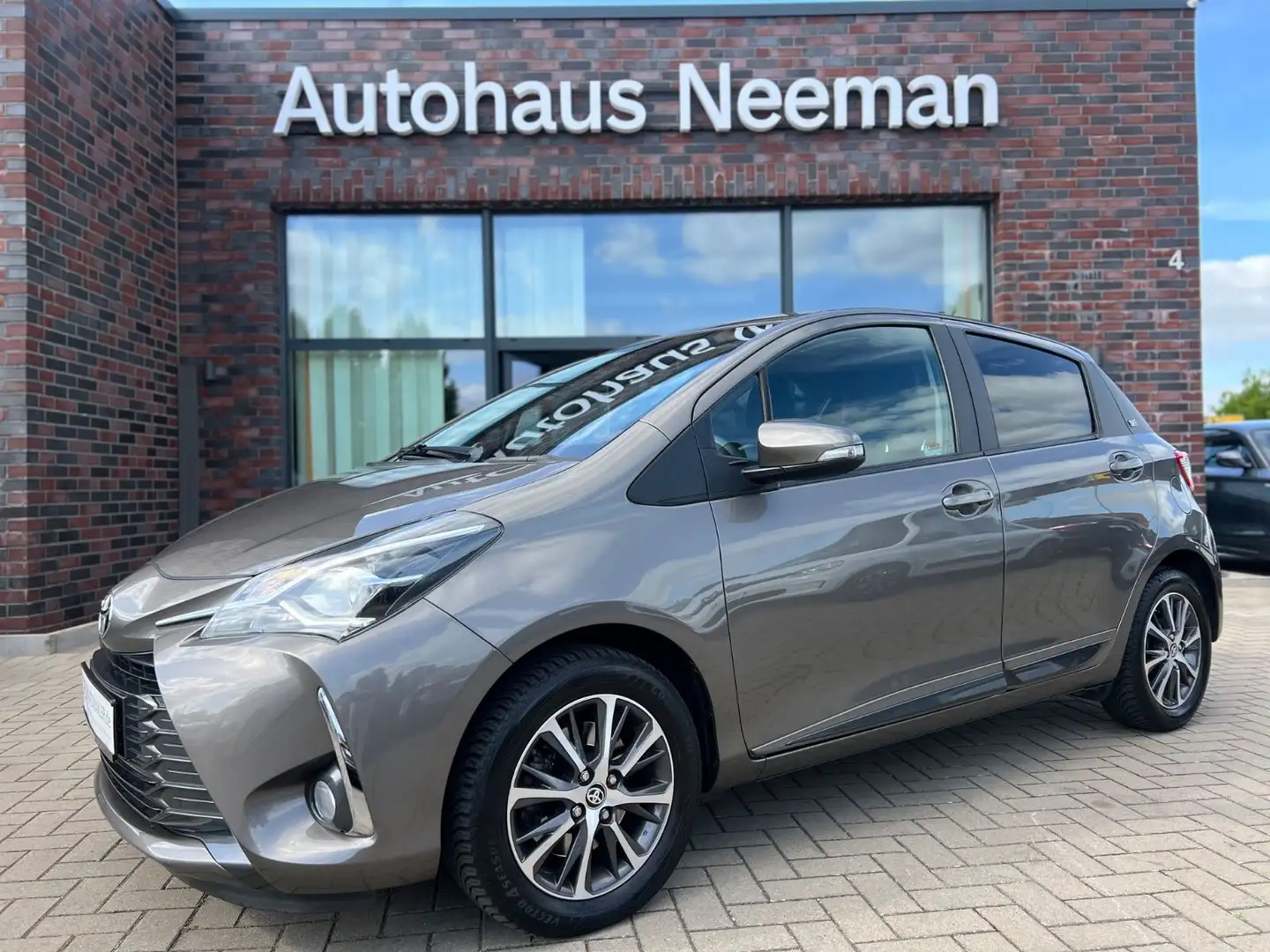 Toyota Yaris Y20 Club*SHZ*NAVI*KLIMA*SPUR* Grey - 1