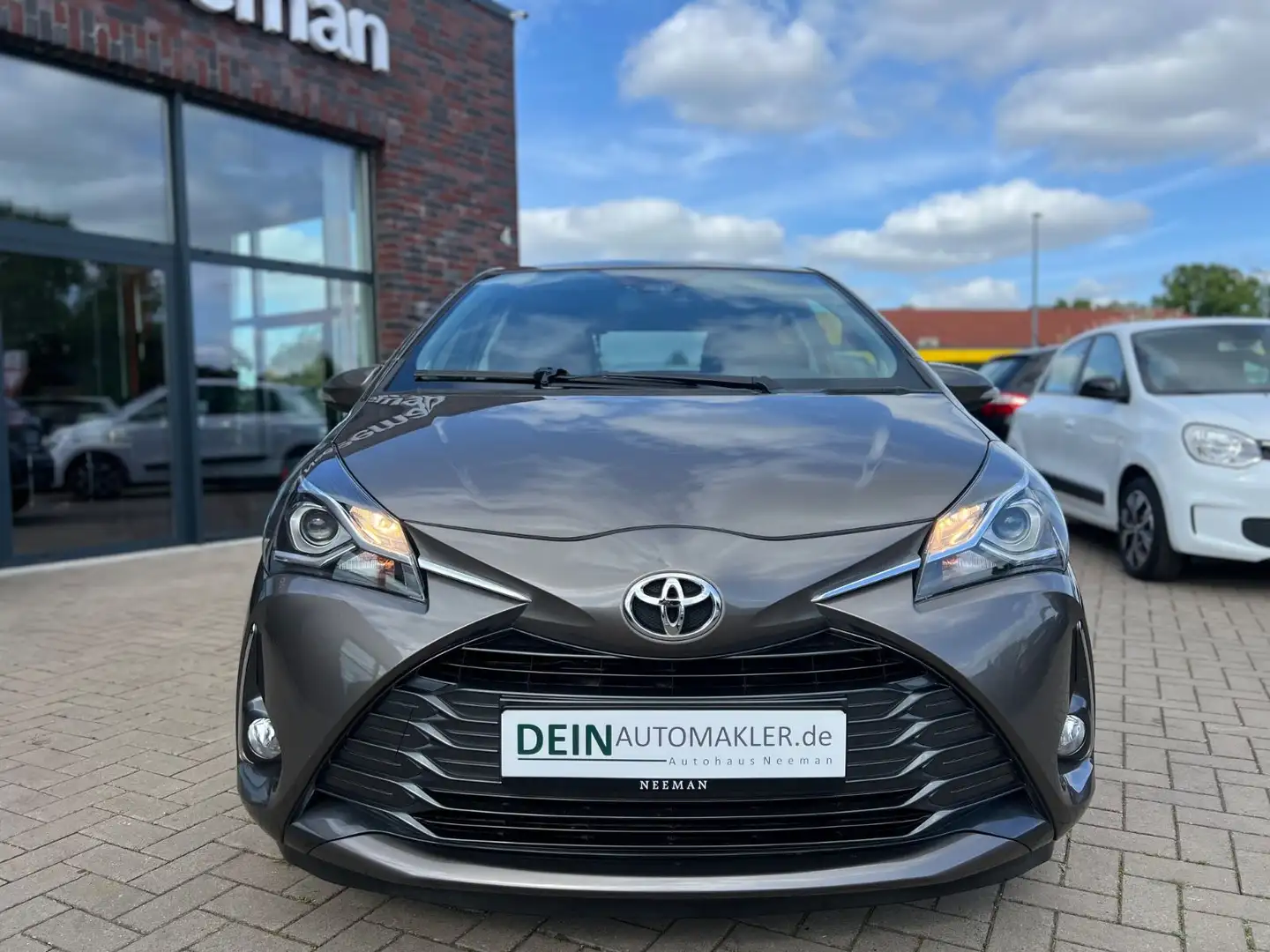 Toyota Yaris Y20 Club*SHZ*NAVI*KLIMA*SPUR* Grey - 2