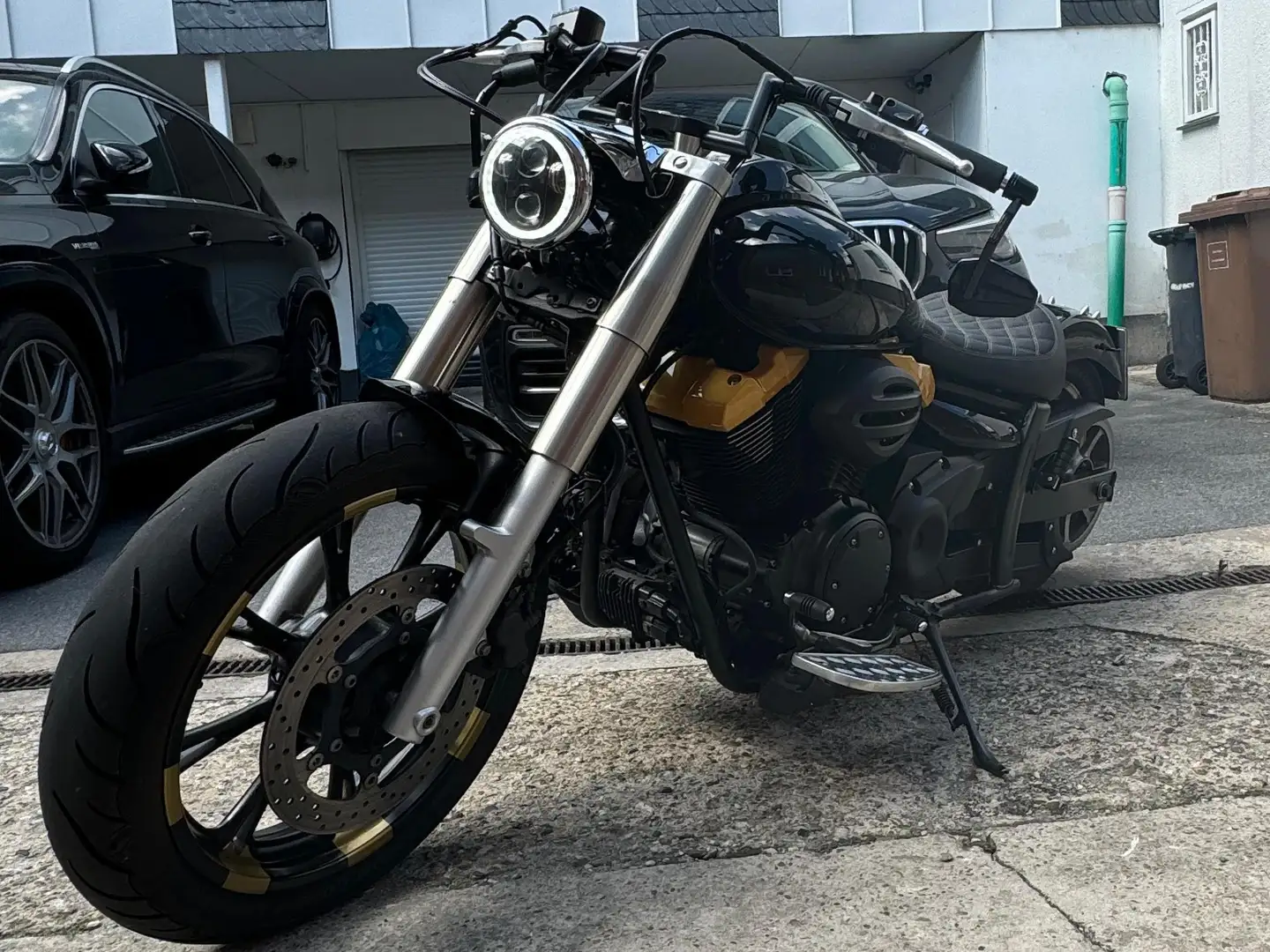 Yamaha XVS 950 Custom Schwarz - 1