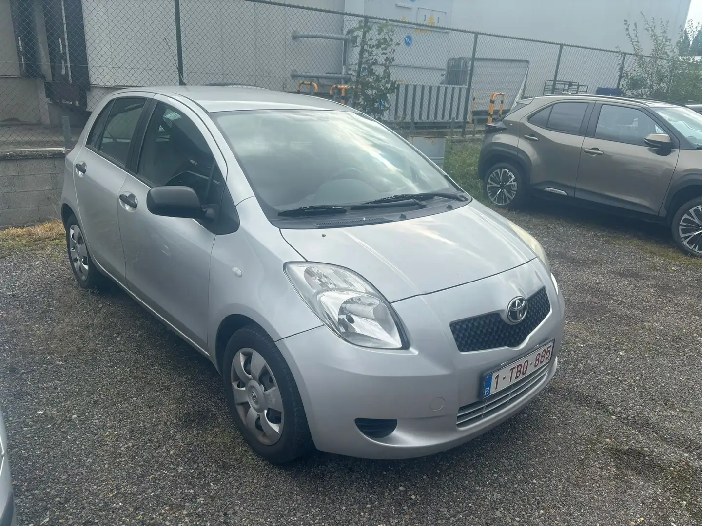 Toyota Yaris 1.0i VVT-i Luna Grigio - 1