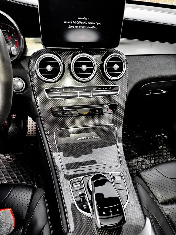 Mercedes-Benz GLC снимка Mercedes-Benz GLC