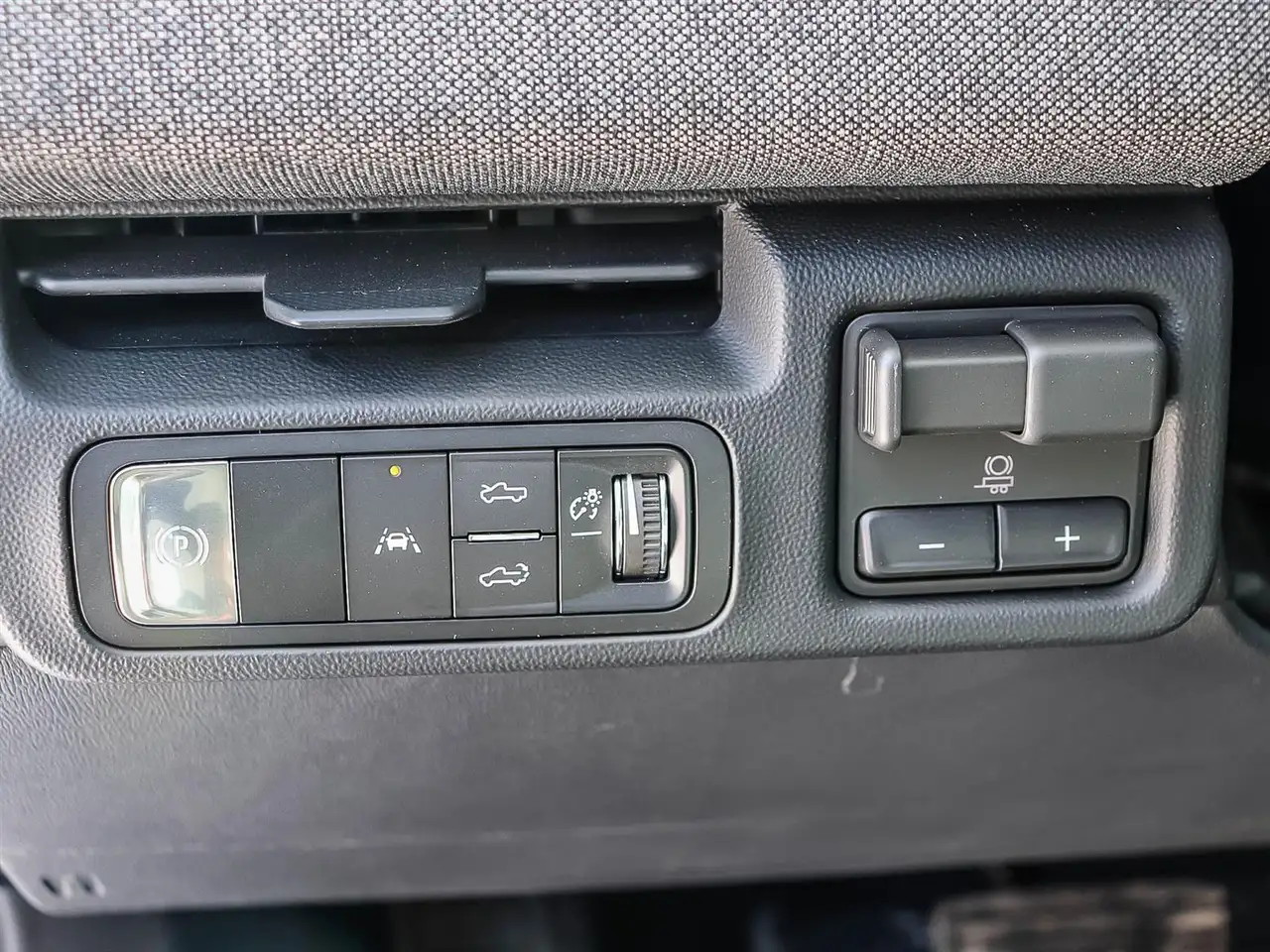 GMC Sierra EV снимка GMC Sierra EV