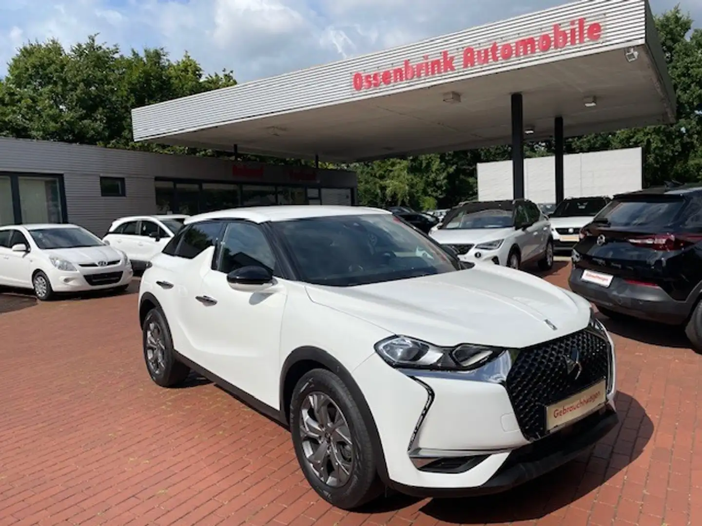 DS Automobiles DS 3 Crossback DS3 *Navi*DAB*Spur*PDC*CarPlay* PureTech 100 BASTI Blanc - 1