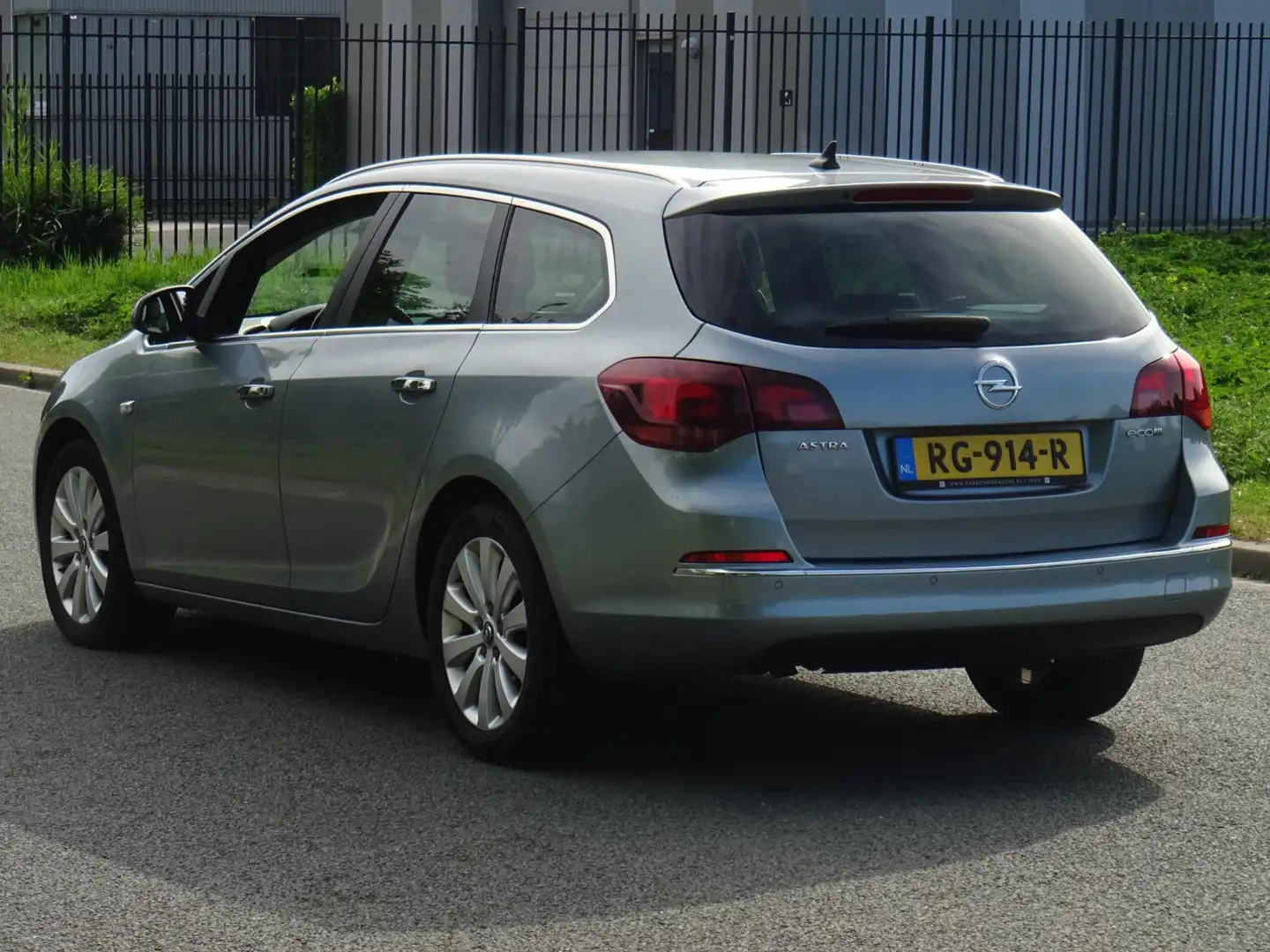 Opel Astra Sports Tourer 1.7 CDTi Cosmo BJ2012 LEER/NAVI/PDC Gris - 2