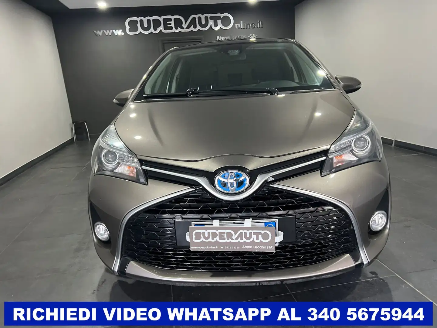 Toyota Yaris 1.5 Hybrid 5 porte Style Gris - 2