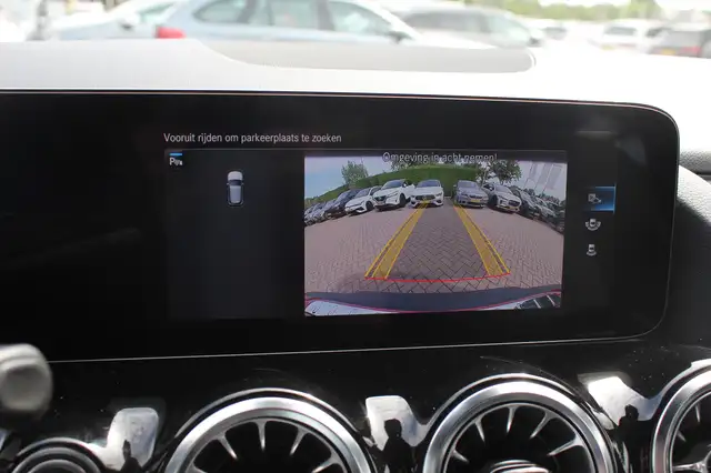 Mercedes-Benz EQA view 25