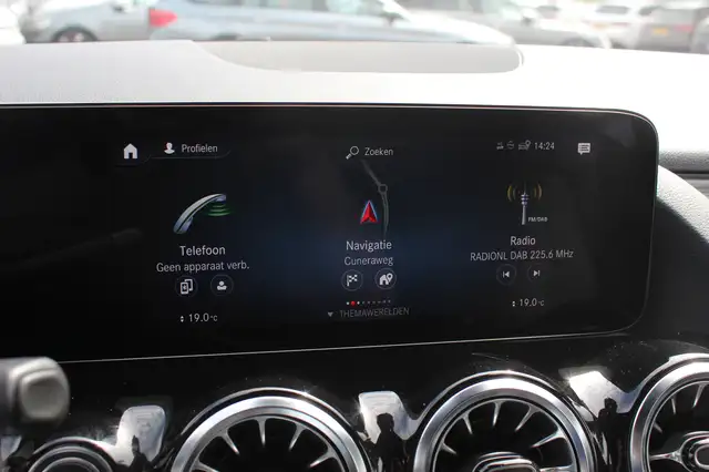 Mercedes-Benz EQA view 21