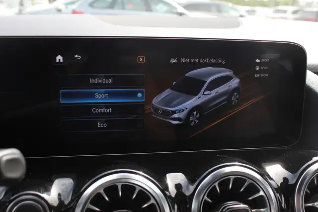 Mercedes-Benz EQA view 26
