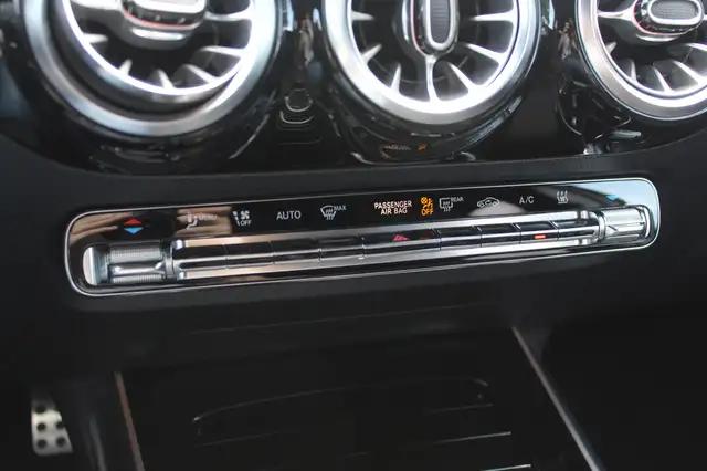 Mercedes-Benz EQA view 28