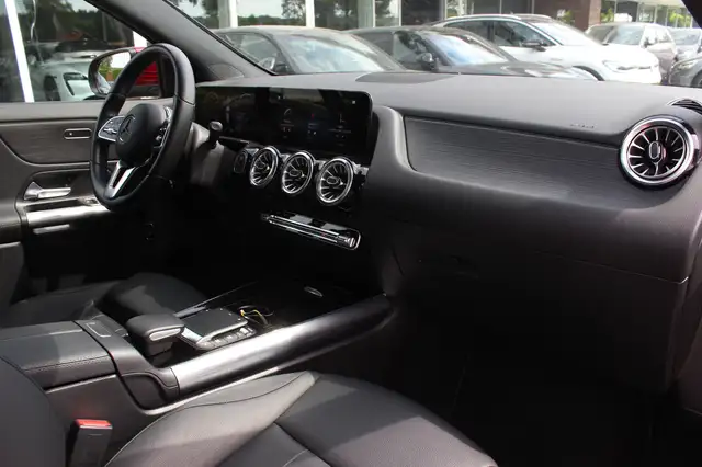 Mercedes-Benz EQA view 14