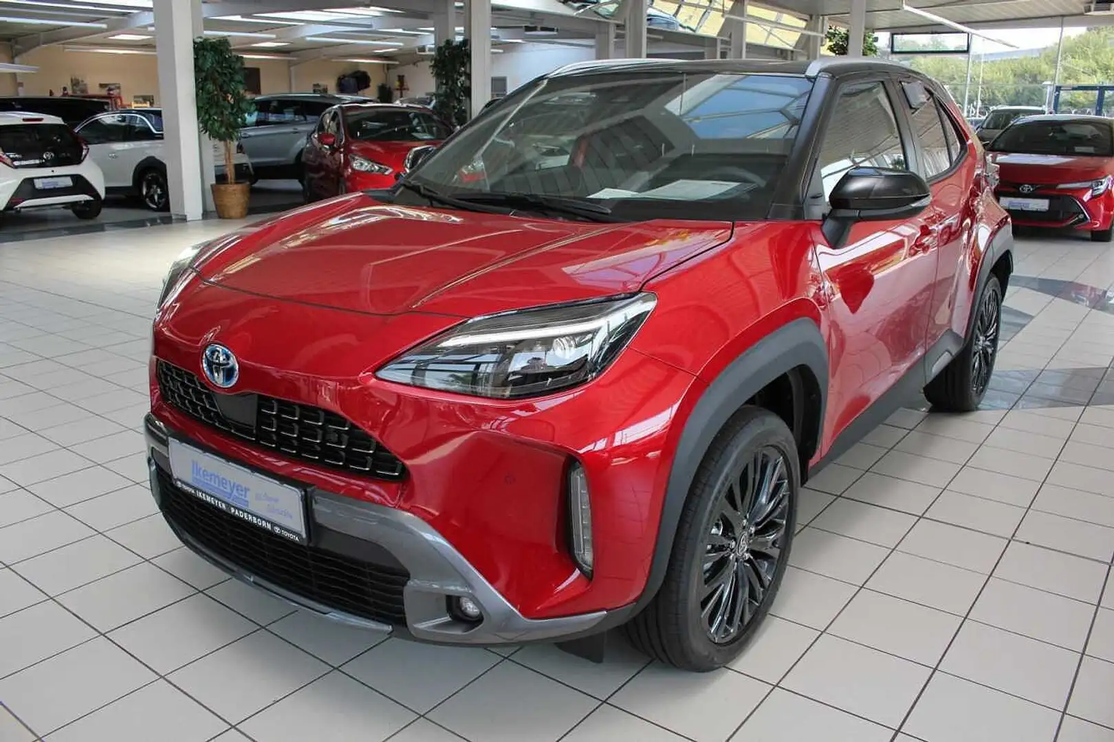 Toyota Yaris Cross Adventure Advanced Safety Paket HUD PDC 18Zoll ele Rot - 1