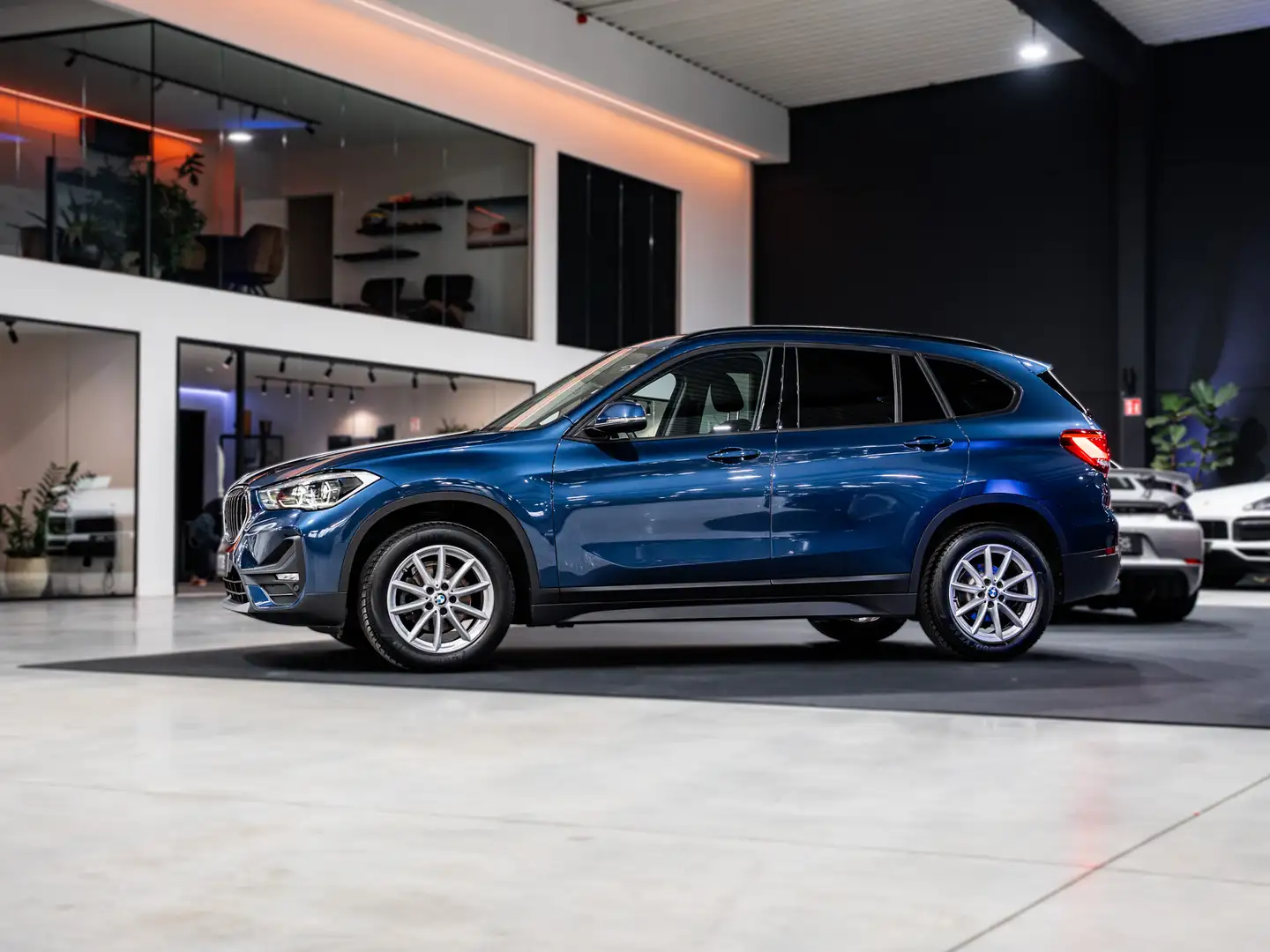 BMW X1 sDrive 16d - First Owner - LED - VAT - PDC - CC Blau - 2