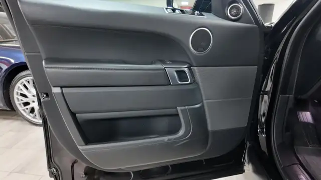 Land Rover Range Rover Sport view 16