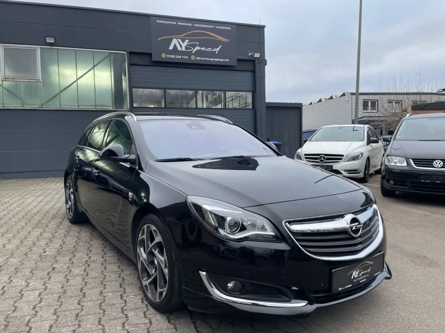 Opel Insignia A Sports Tourer OPC Perf./ACC/NAVI/19" Schwarz - 1