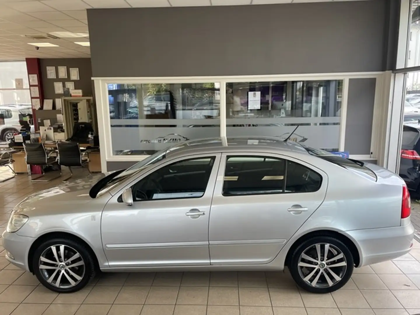 Skoda Octavia Style Klimaautom Sitzhzg AHK aus 1. Hand Silber - 1