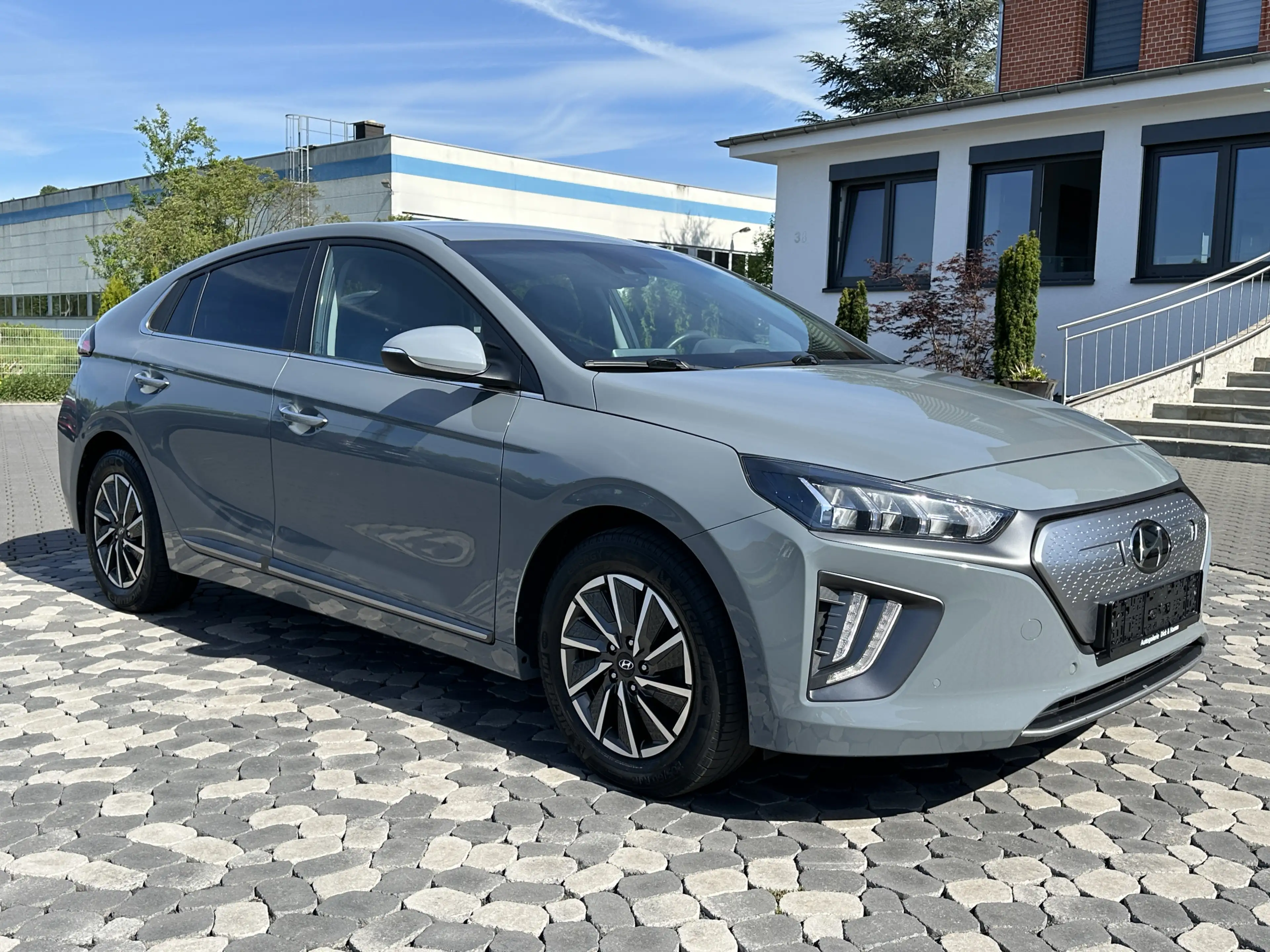 Hyundai IONIQ Prime Elektro LED ACC MEMO LEDER WÄPU 4SHZ — photo 2