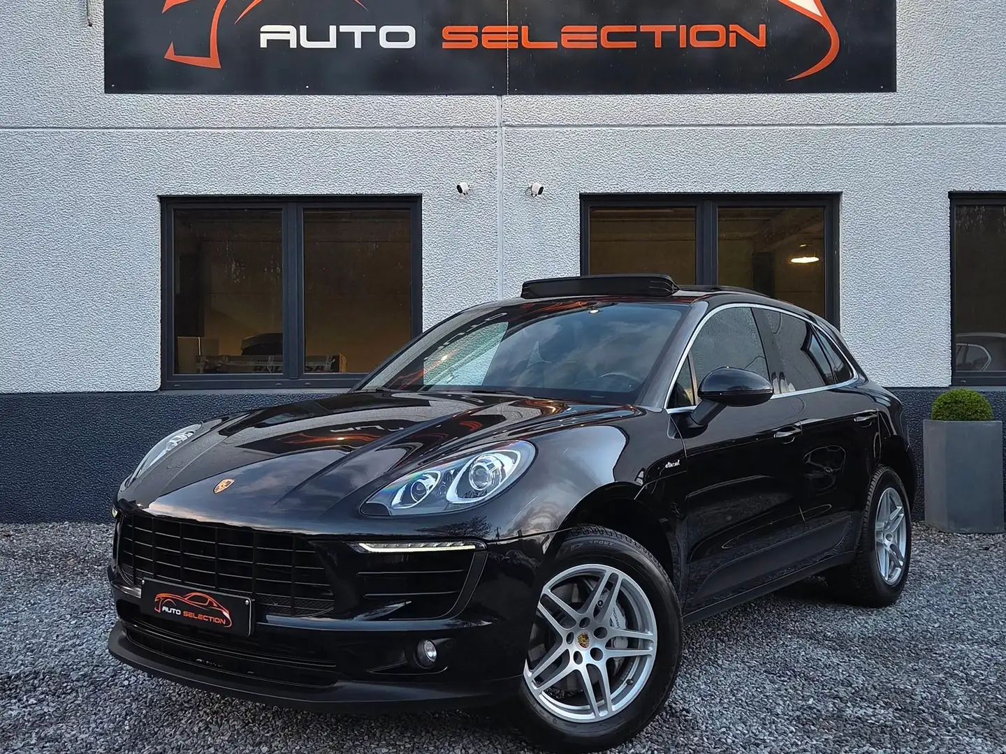 Porsche Macan S 3.0 V6 Bi-Turbo PDK | PANO | XENON | NAVI | PDLS Zwart - 1