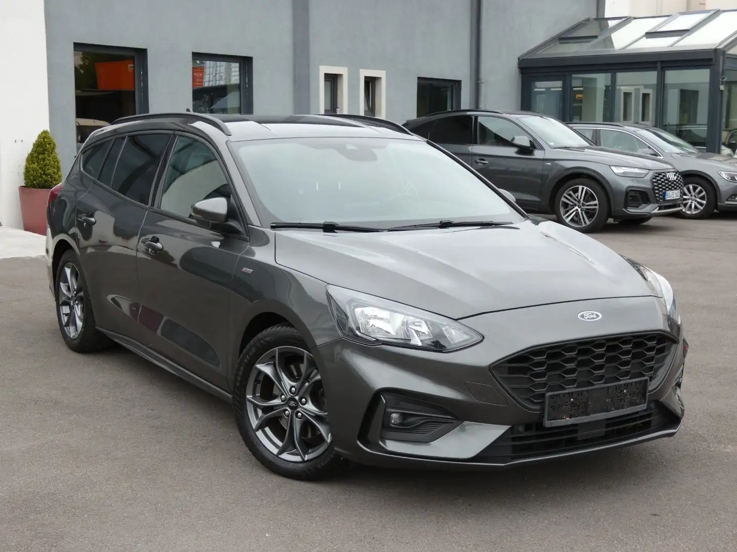 Ford Focus Turnier ST-Line*Navi*Shz*Pdc*Tempomat* Grau - 2