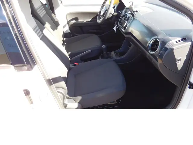 Volkswagen Up! view 10