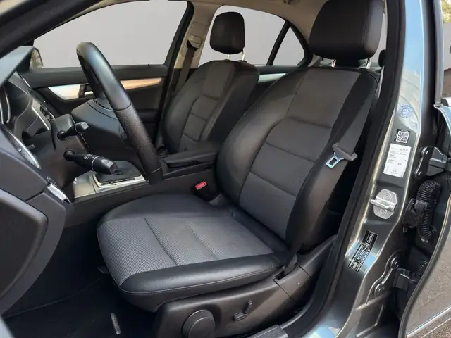 Mercedes-Benz C-Class view 13