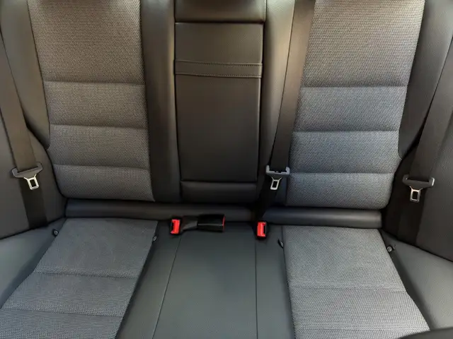 Mercedes-Benz C-Class view 15