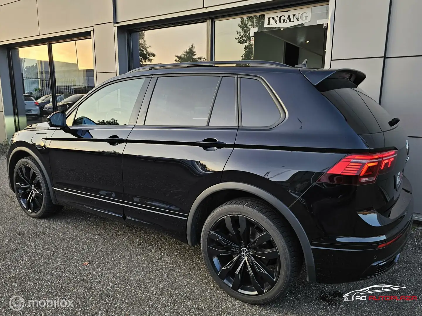 Volkswagen Tiguan 1.4 TSI eHybrid R-Line Panorama/Black style/20'' Zwart - 2
