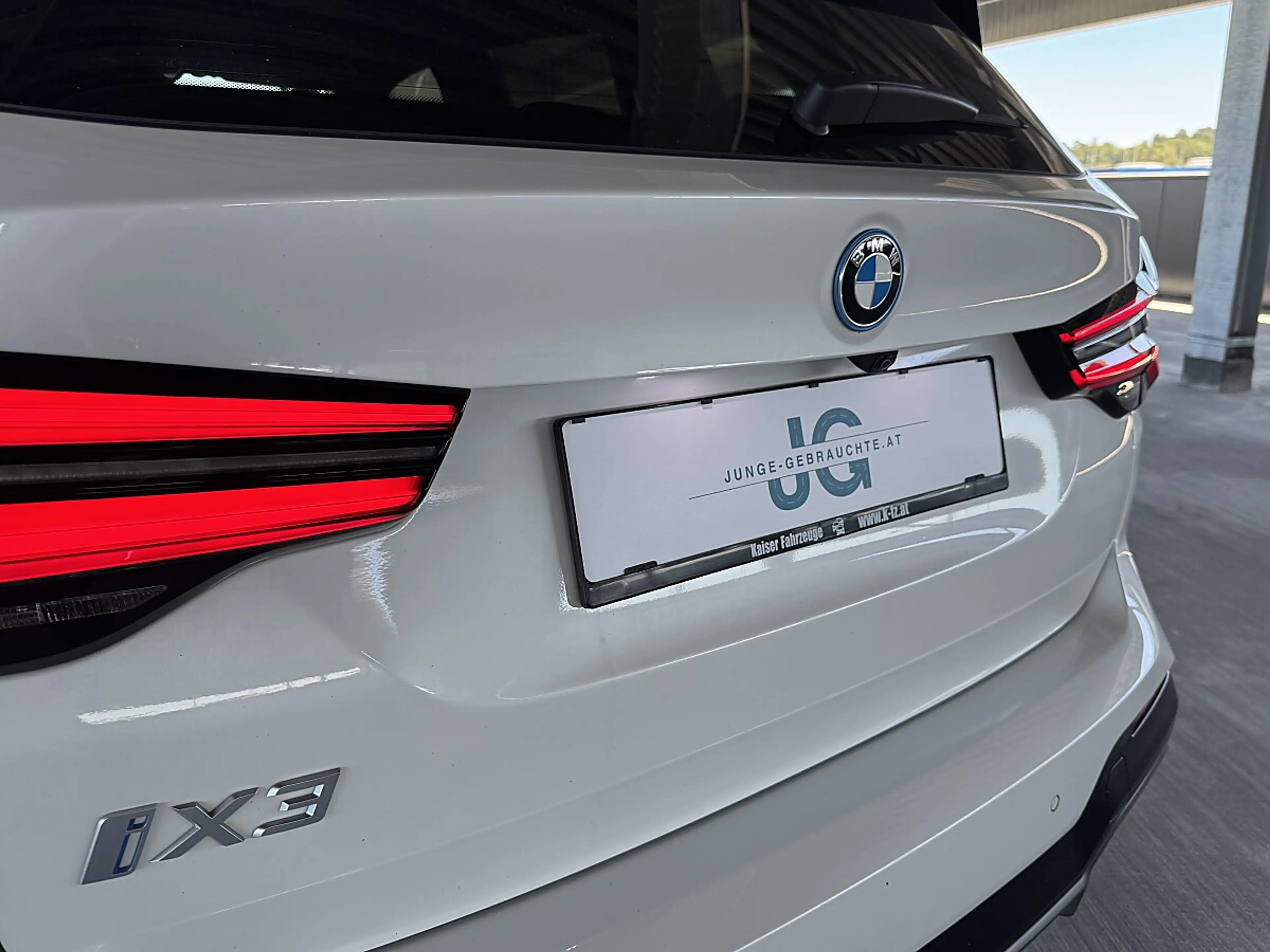 BMW iX3 M Sport *AHK *LASER *PANO — photo 11