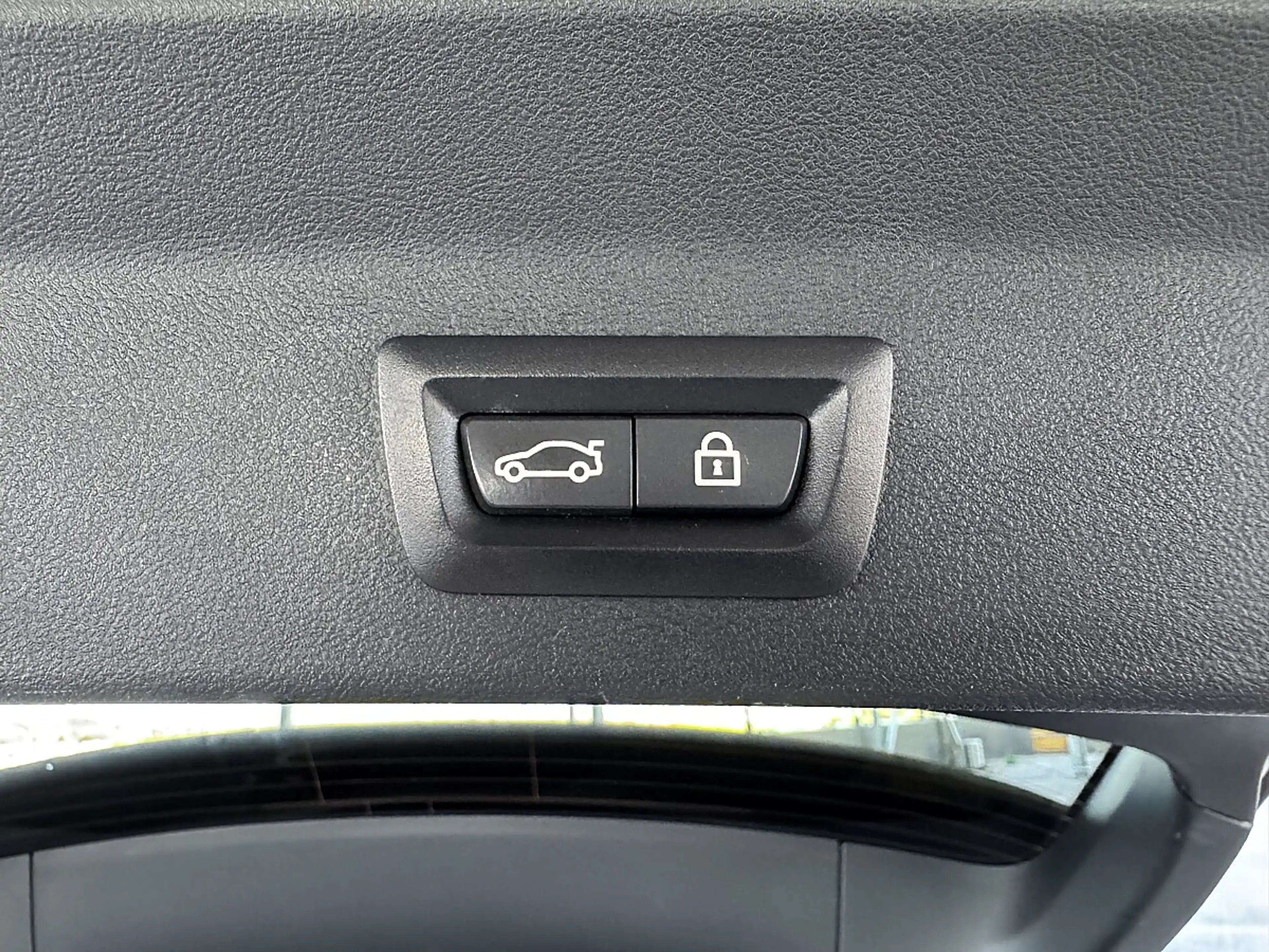 BMW iX3 M Sport *AHK *LASER *PANO — photo 25