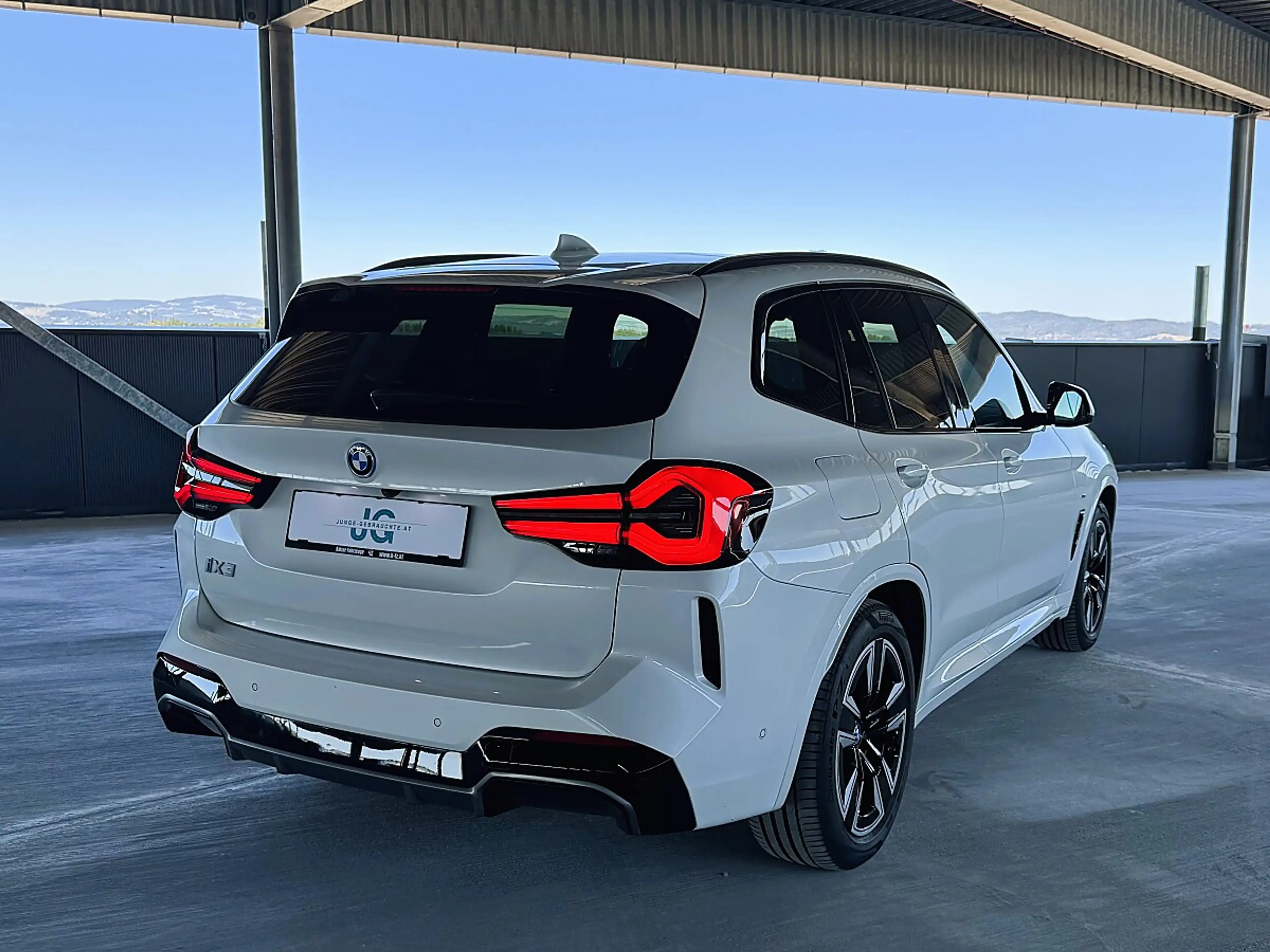 BMW iX3 M Sport *AHK *LASER *PANO — photo 5