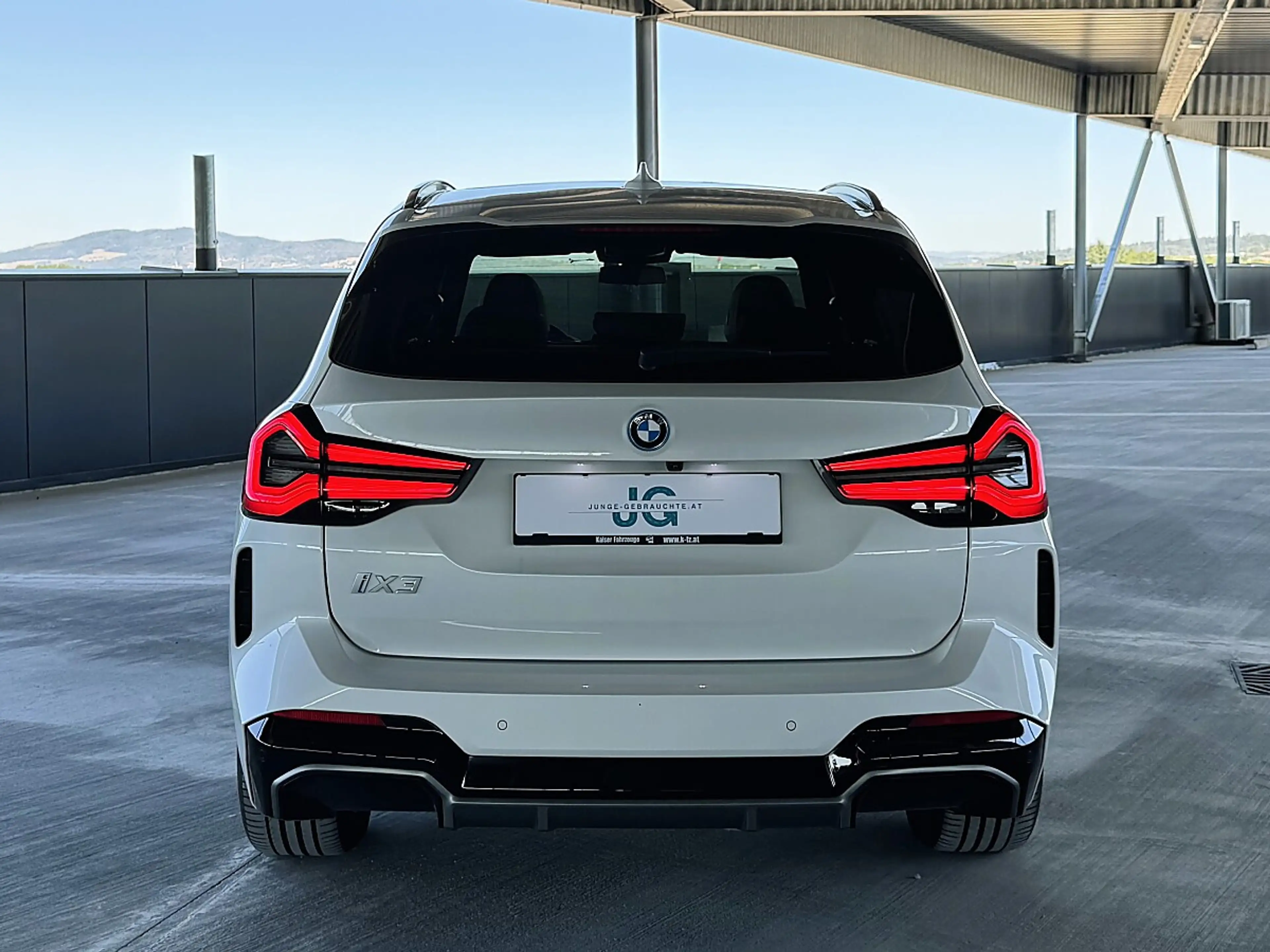 BMW iX3 M Sport *AHK *LASER *PANO — photo 4