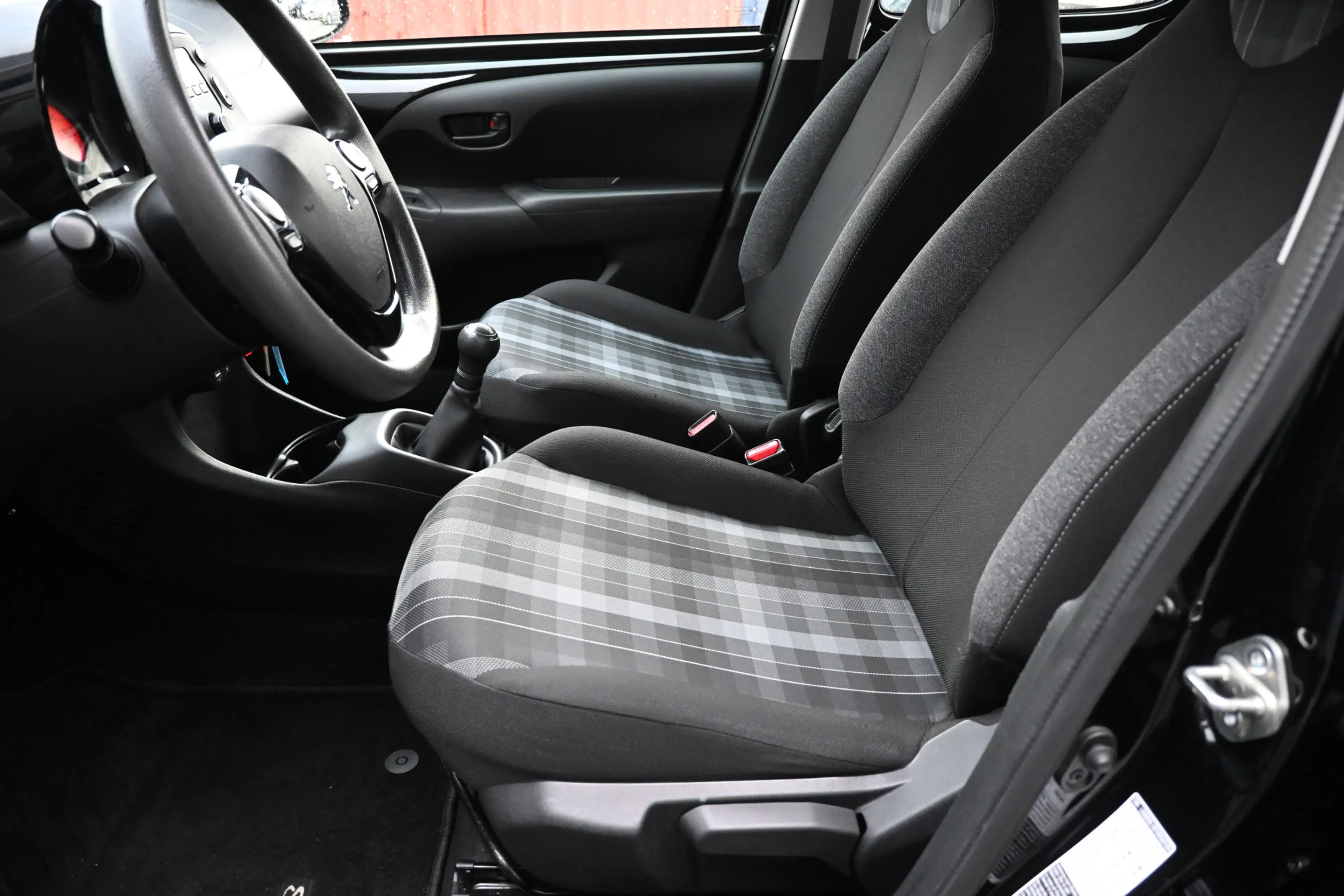 Peugeot 108 1.0 e-VTi Blue Lease — photo 25