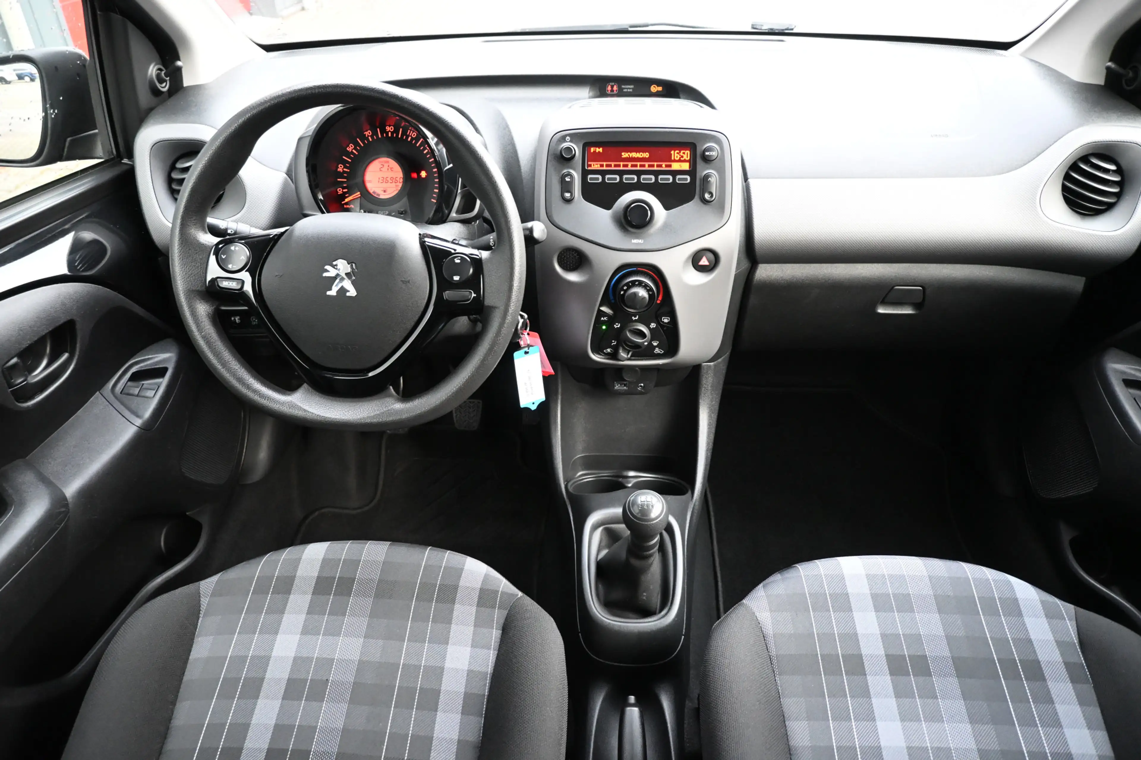 Peugeot 108 1.0 e-VTi Blue Lease — photo 4