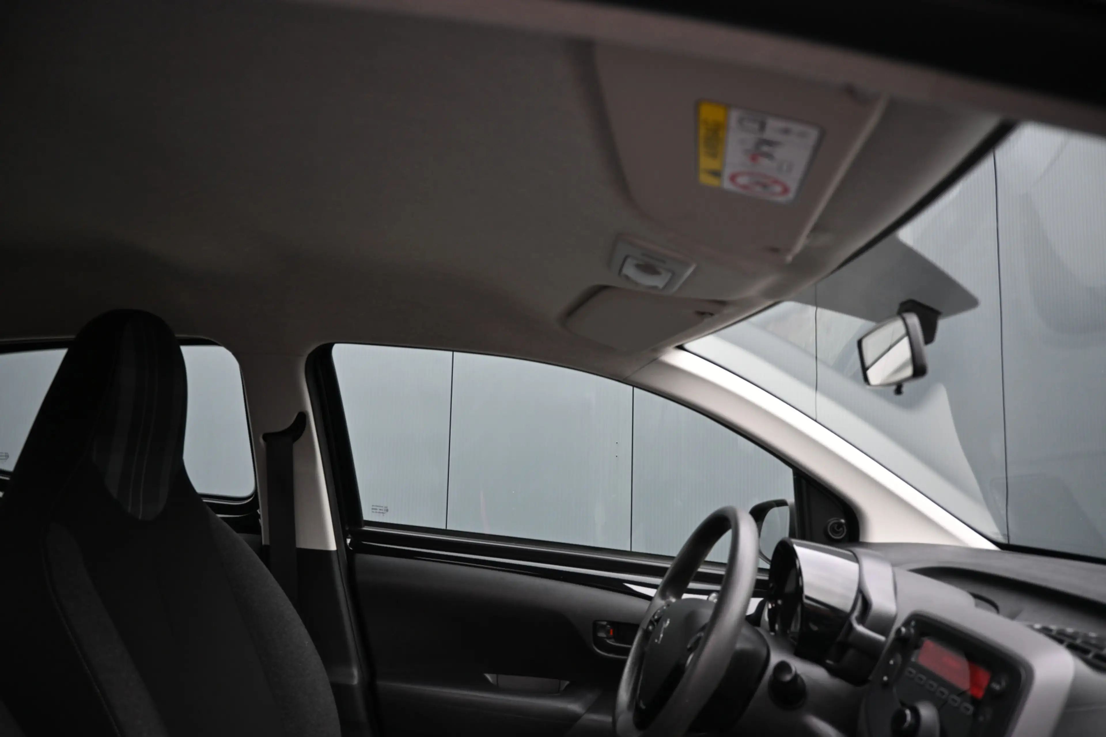 Peugeot 108 1.0 e-VTi Blue Lease — photo 14
