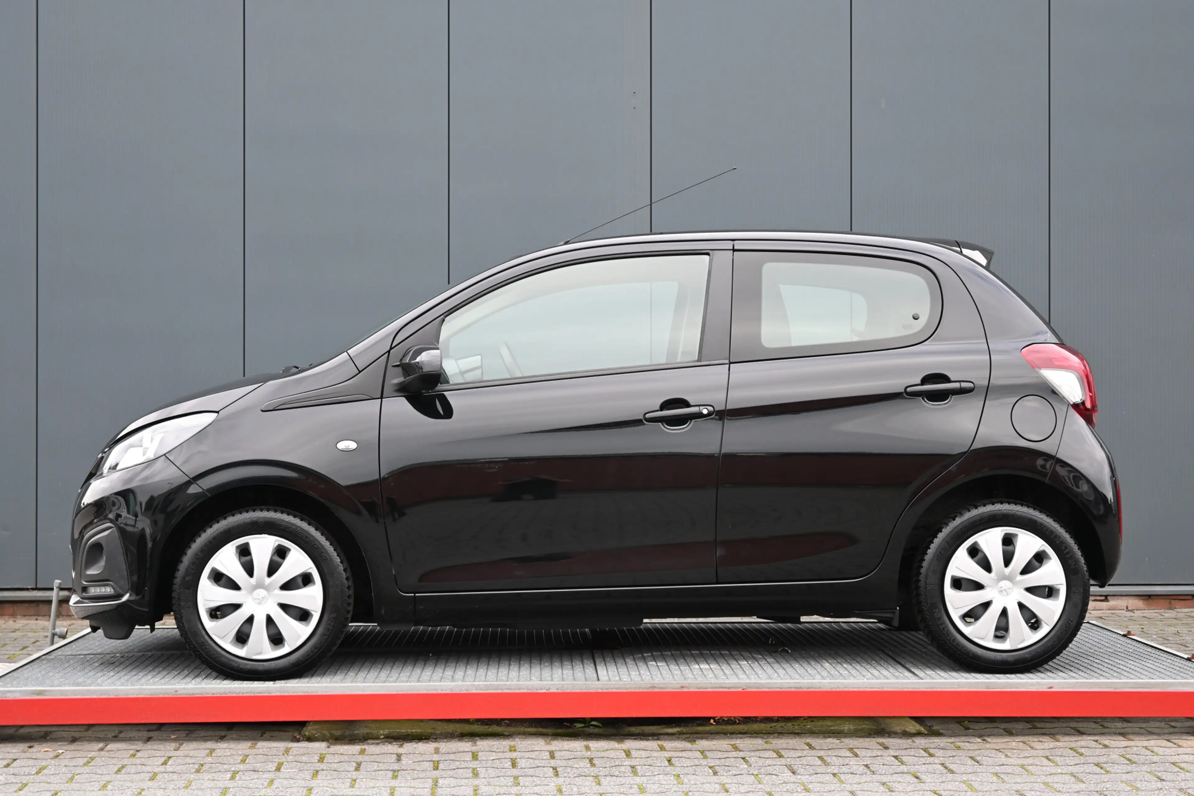Peugeot 108 1.0 e-VTi Blue Lease — photo 7