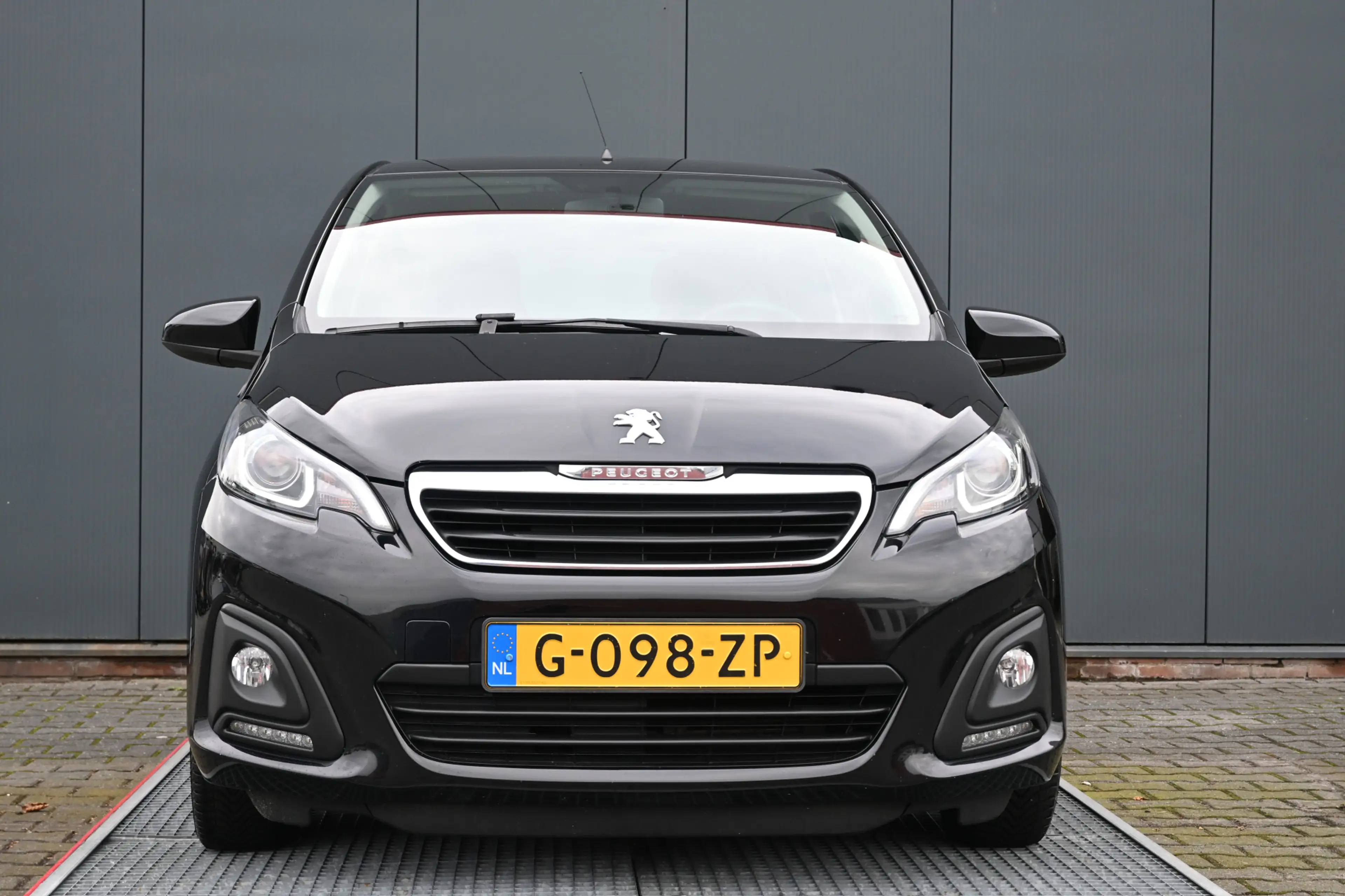 Peugeot 108 1.0 e-VTi Blue Lease — photo 8