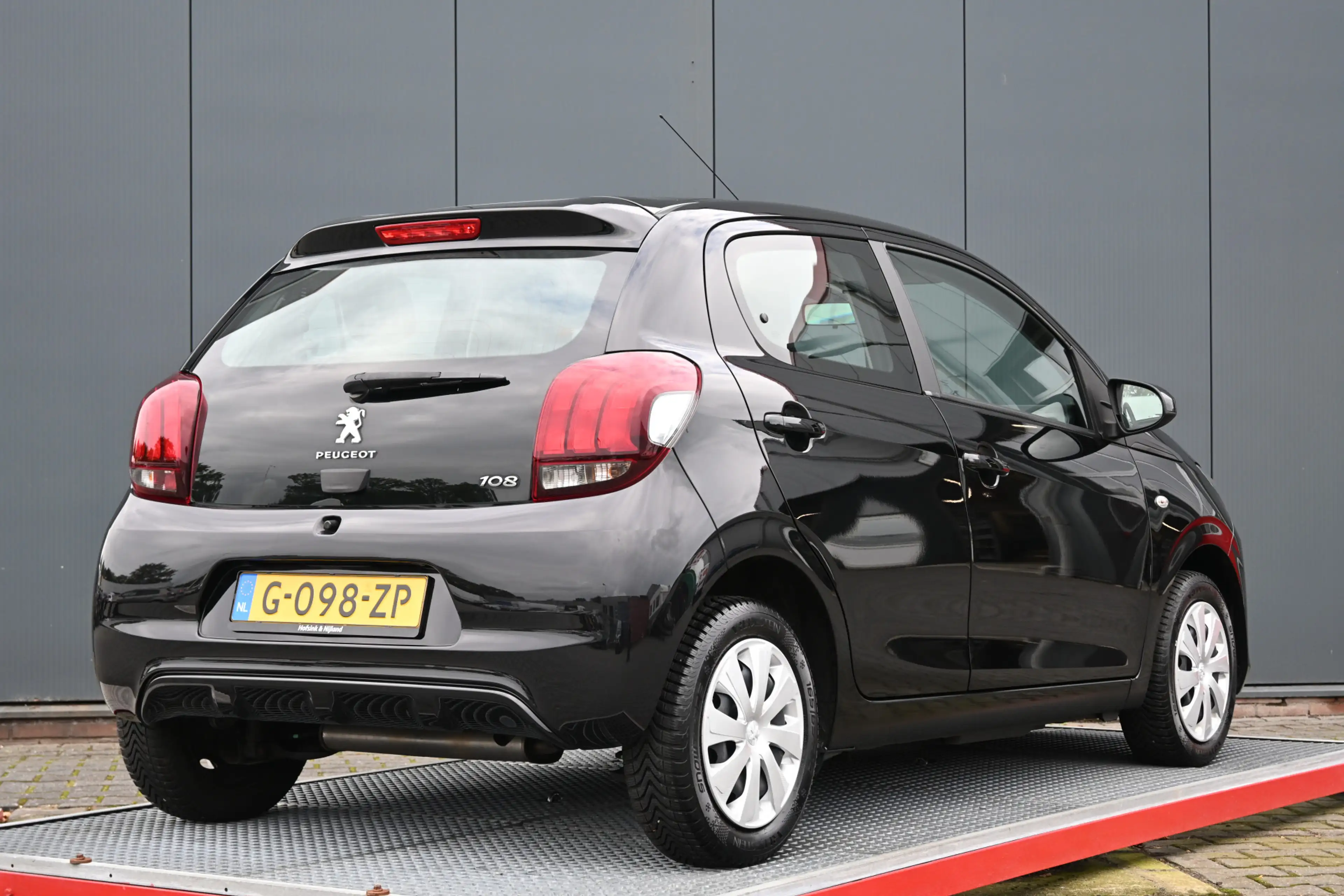 Peugeot 108 1.0 e-VTi Blue Lease — photo 3