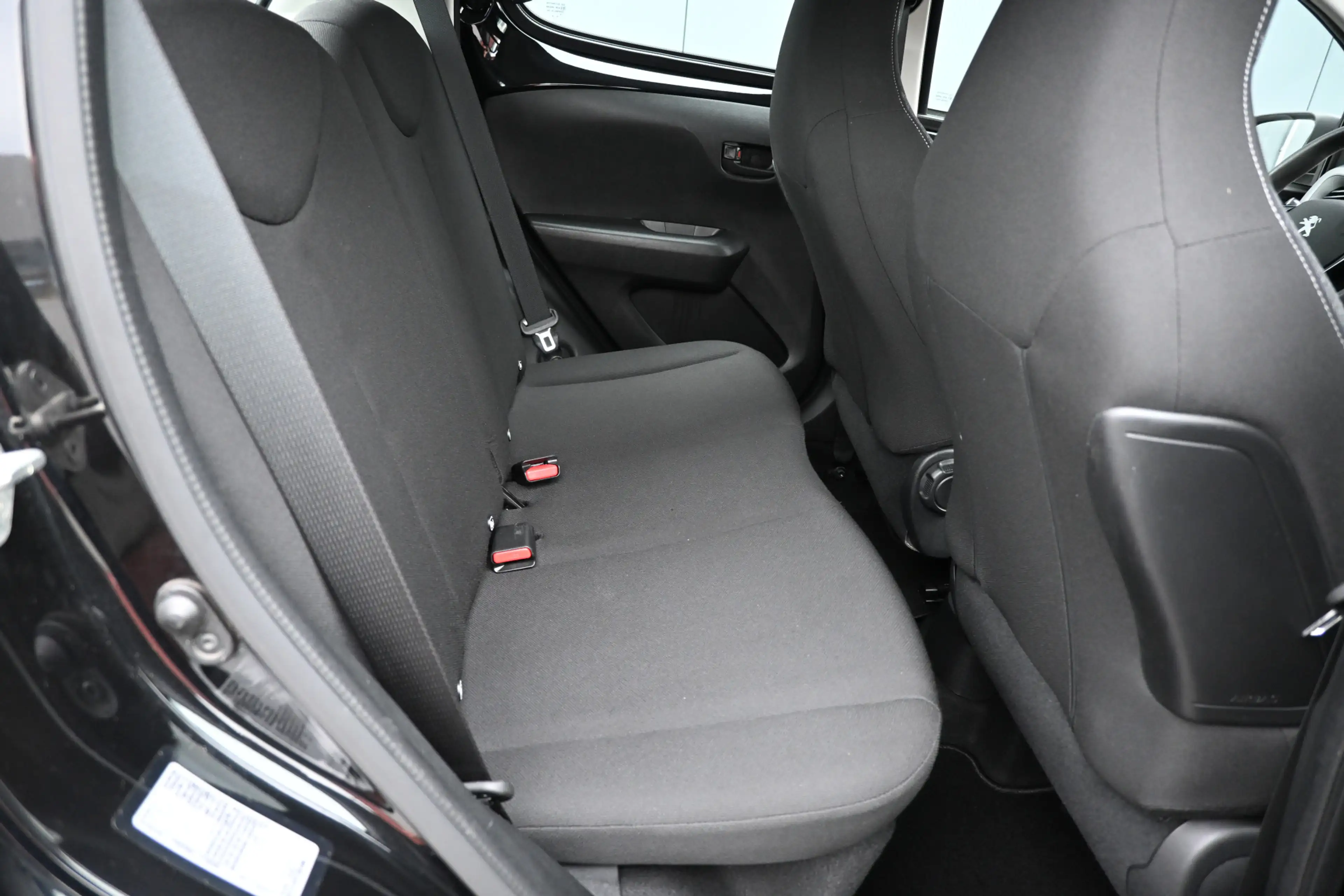 Peugeot 108 1.0 e-VTi Blue Lease — photo 18
