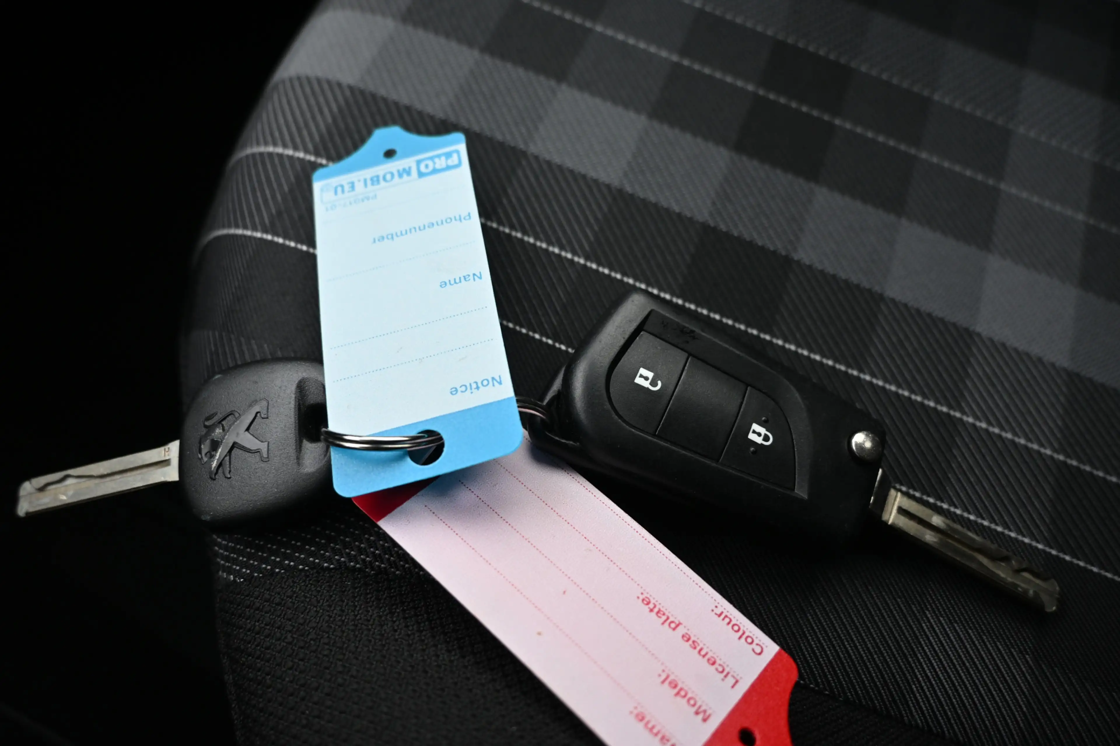 Peugeot 108 1.0 e-VTi Blue Lease — photo 35