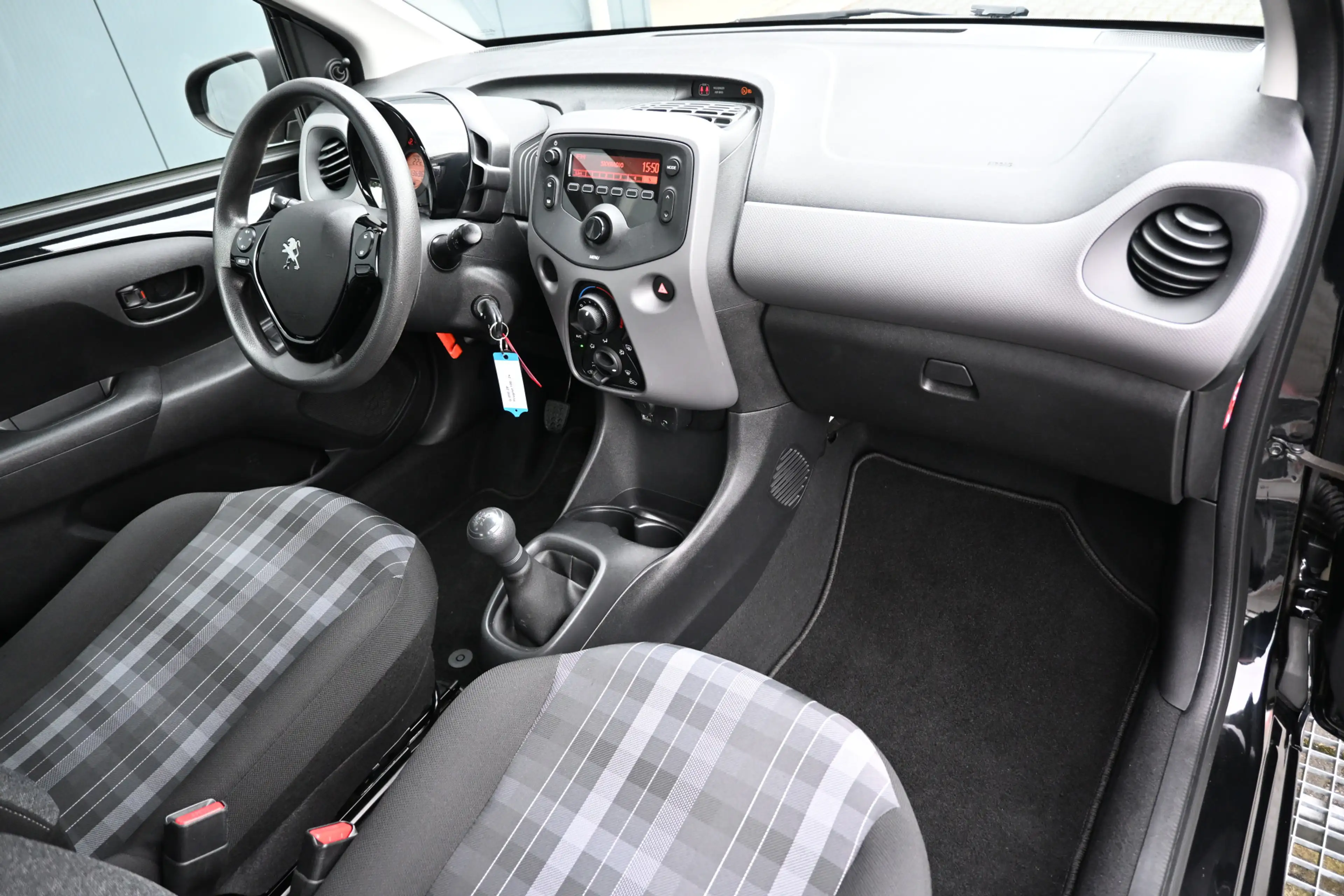 Peugeot 108 1.0 e-VTi Blue Lease — photo 13