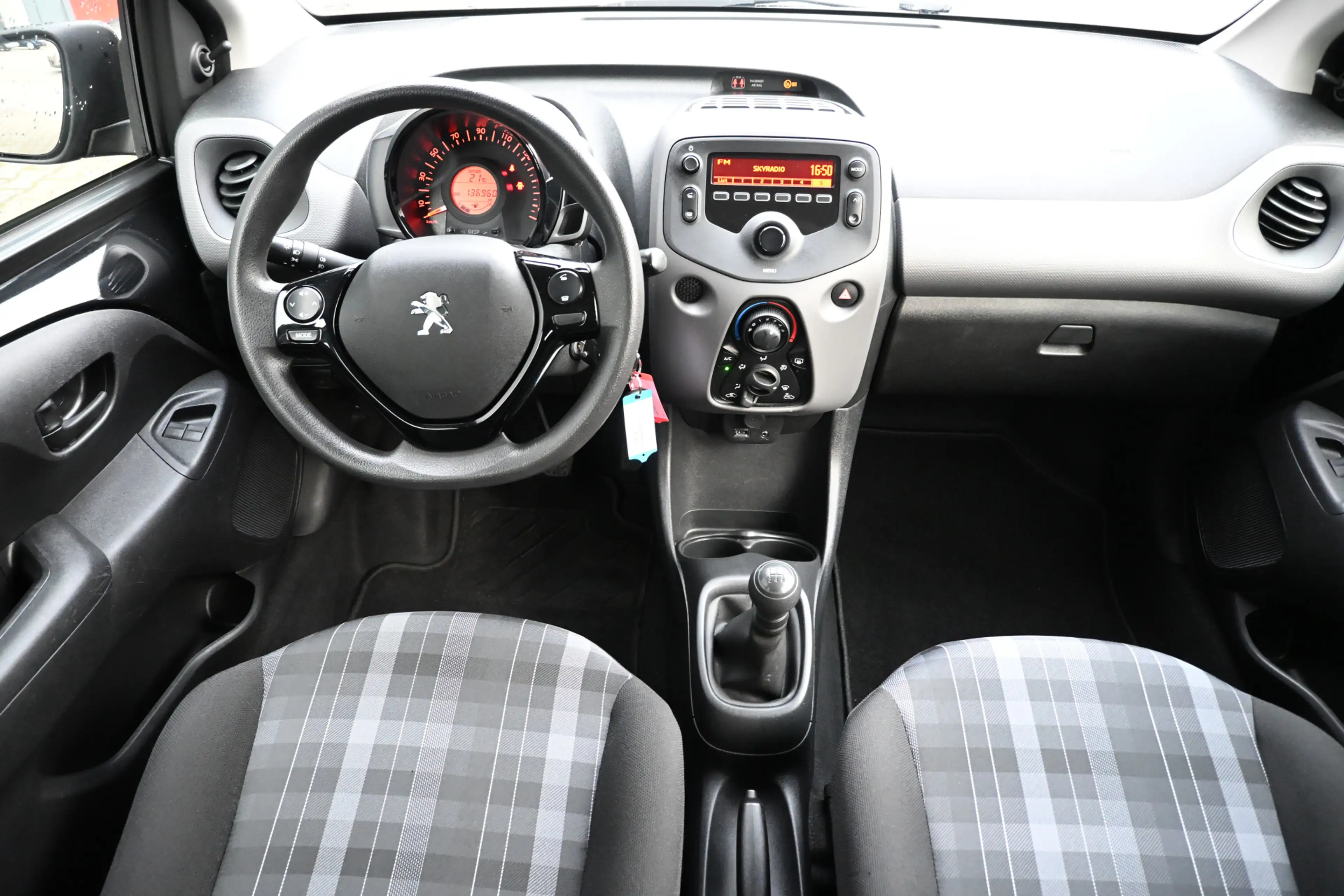 Peugeot 108 1.0 e-VTi Blue Lease — photo 32