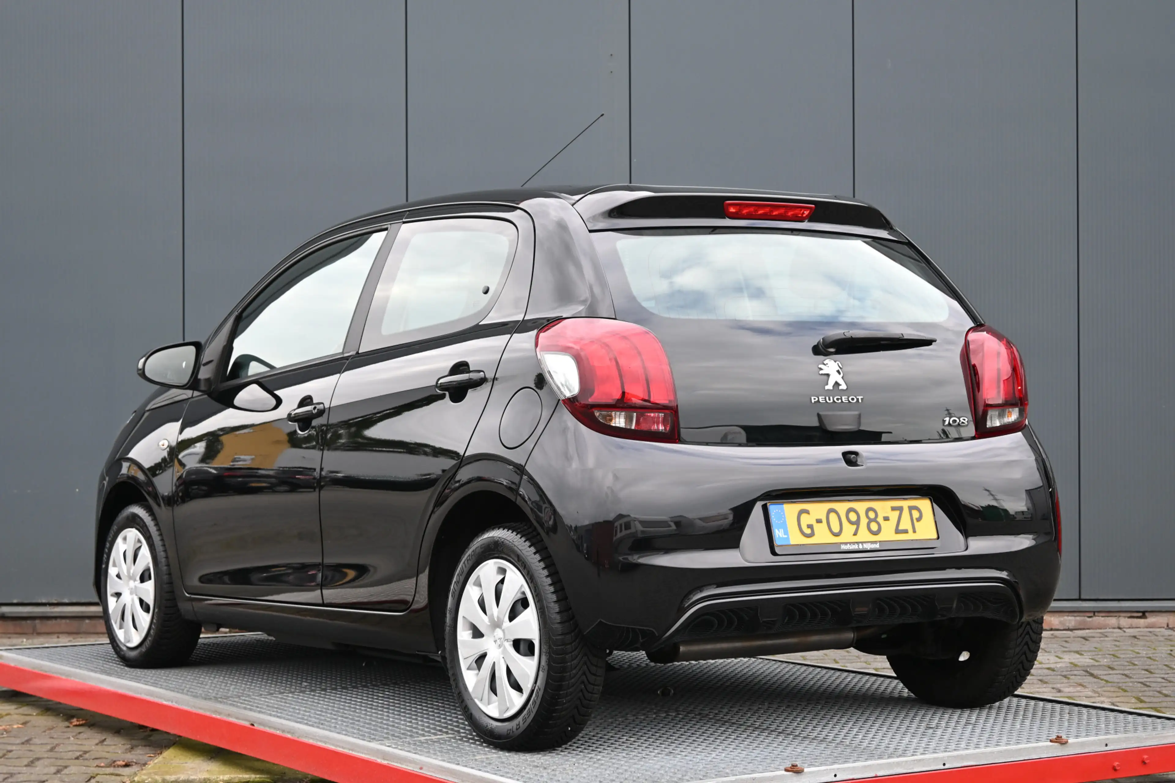 Peugeot 108 1.0 e-VTi Blue Lease — photo 6