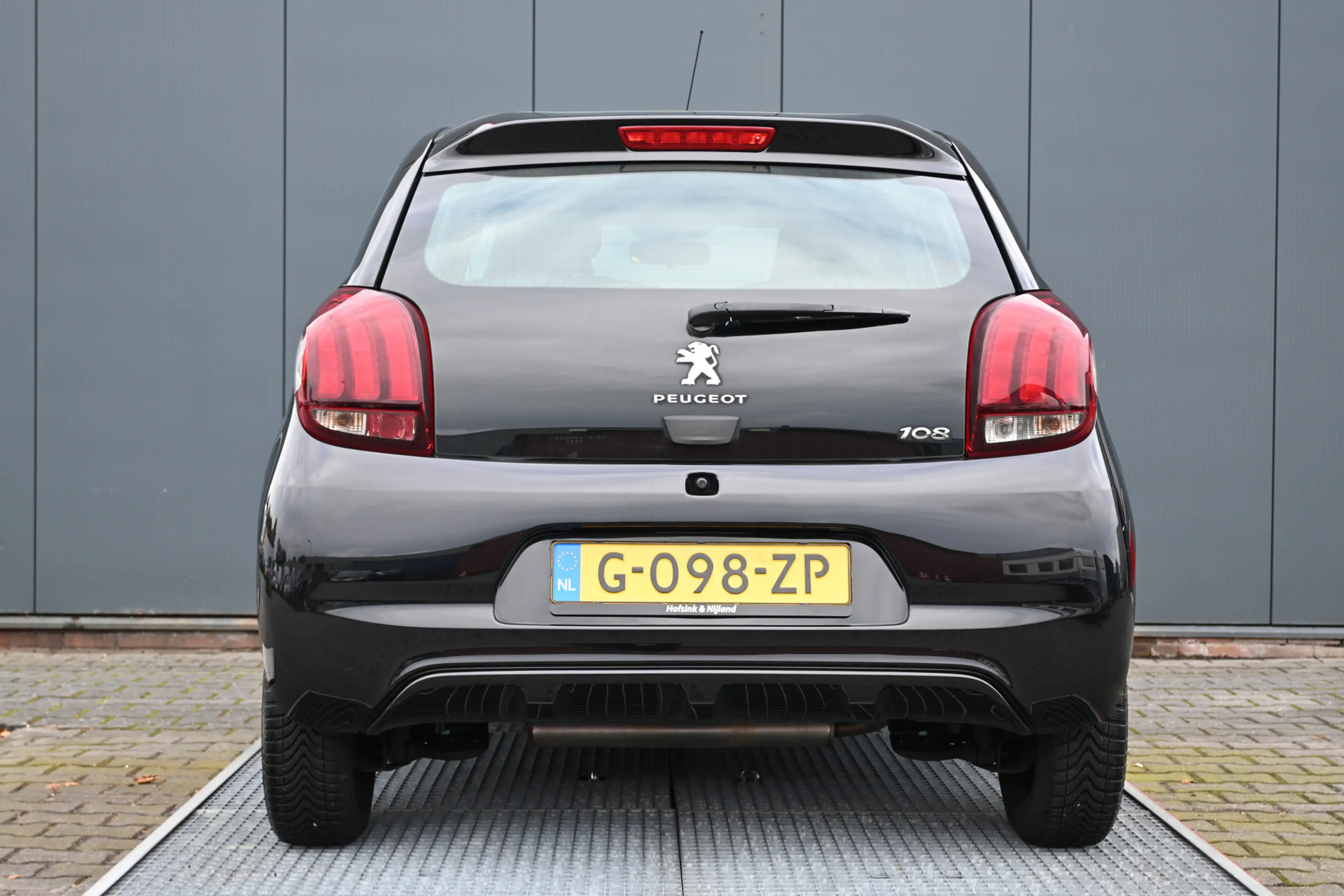 Peugeot 108 1.0 e-VTi Blue Lease — photo 5