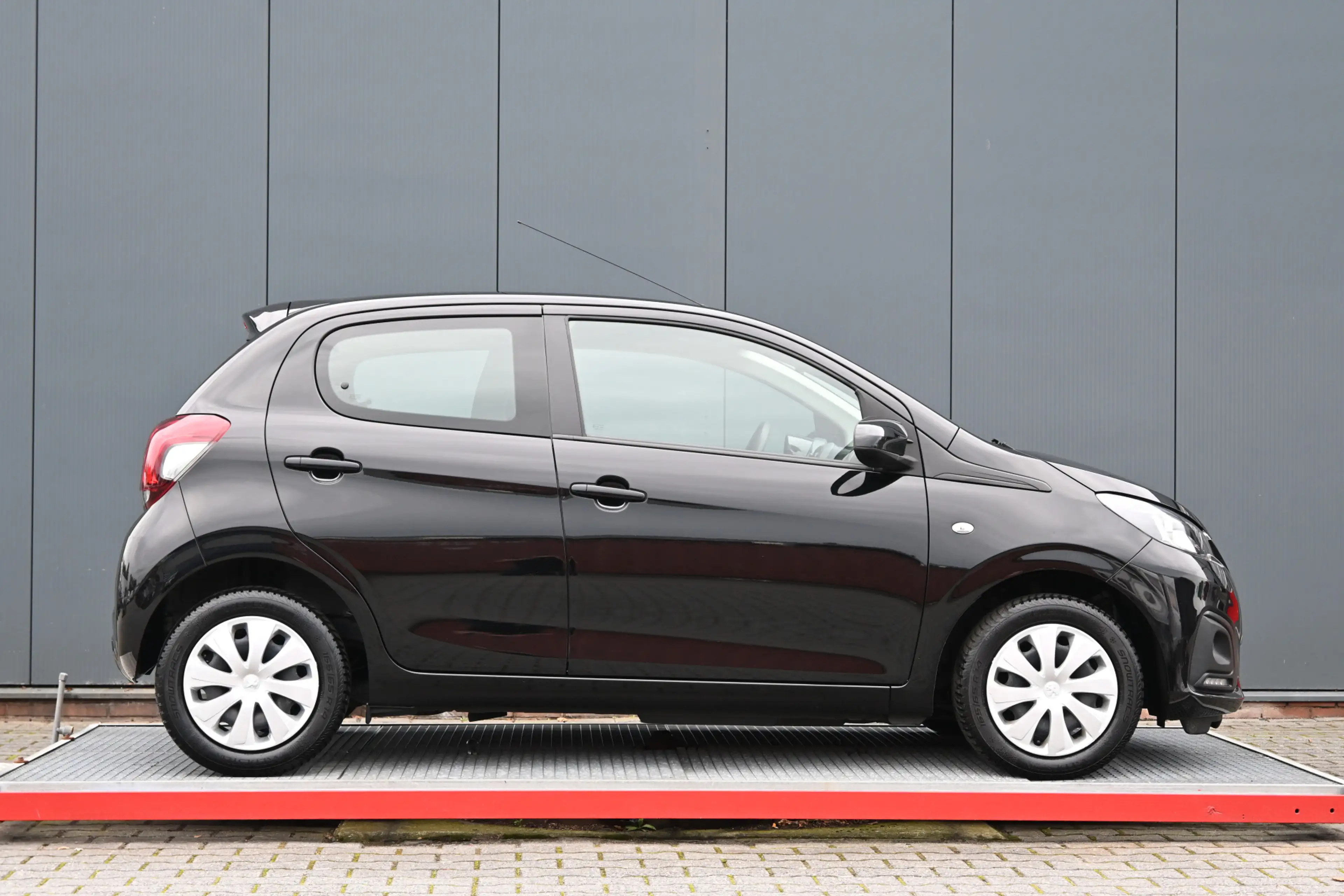 Peugeot 108 1.0 e-VTi Blue Lease — photo 2