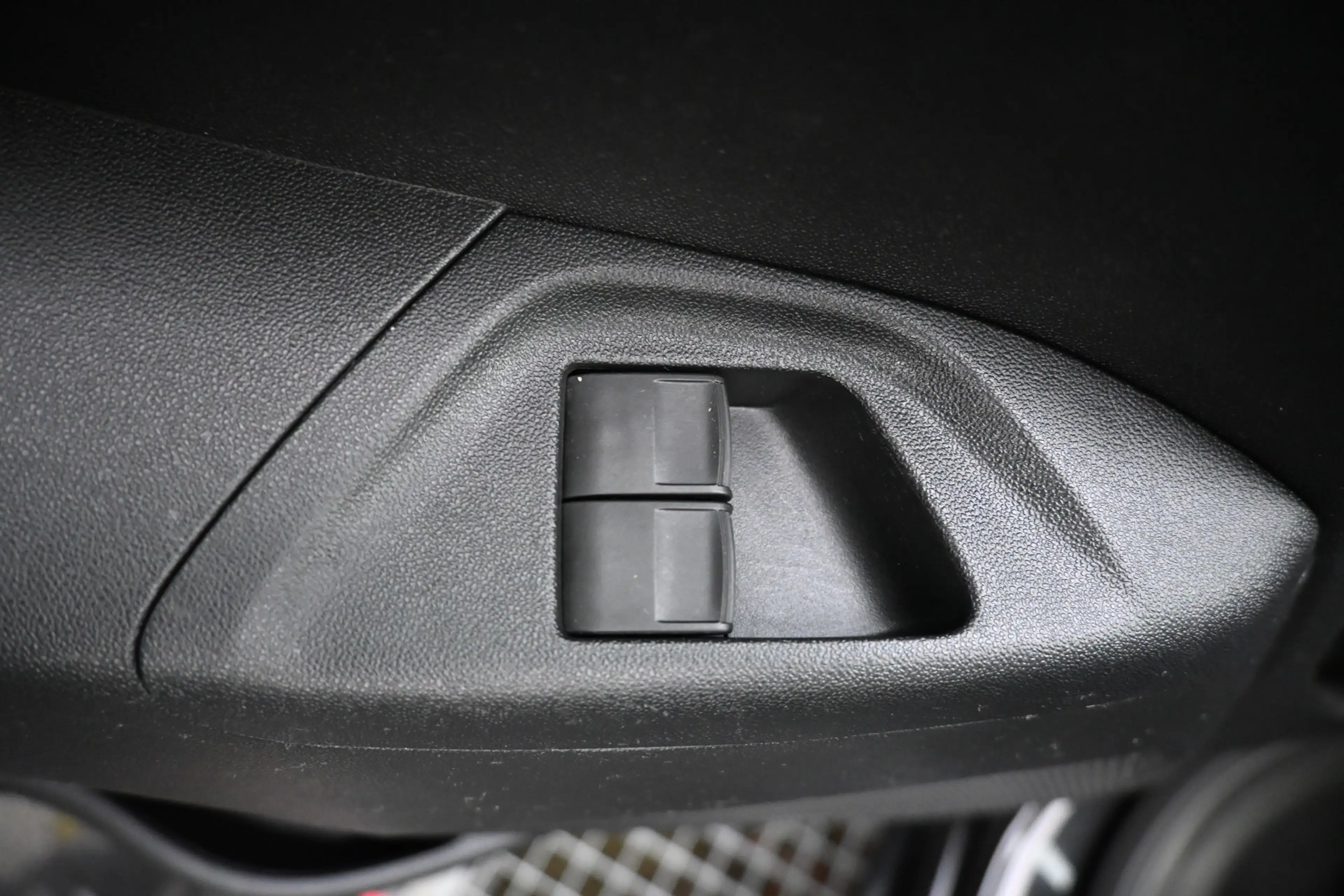 Peugeot 108 1.0 e-VTi Blue Lease — photo 23