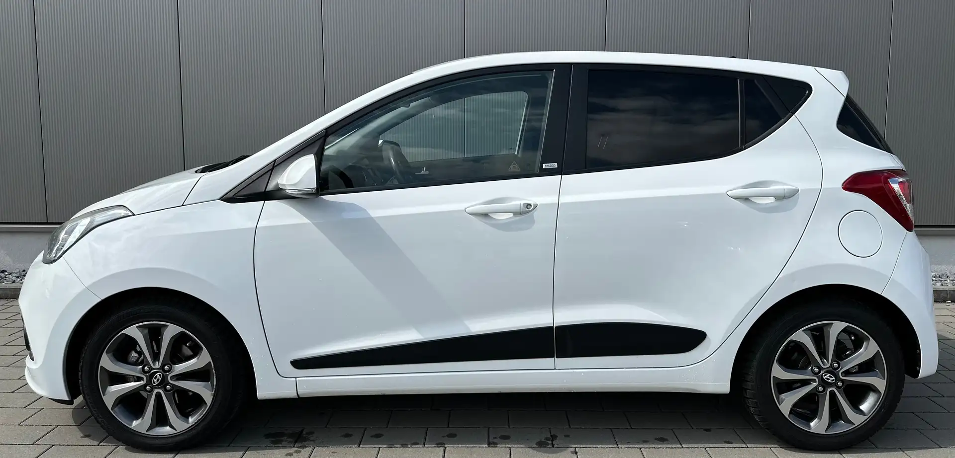 Hyundai i10 Passion/Klimaautomatik/Lenkradheizung/Sitzheizung/ Weiß - 2