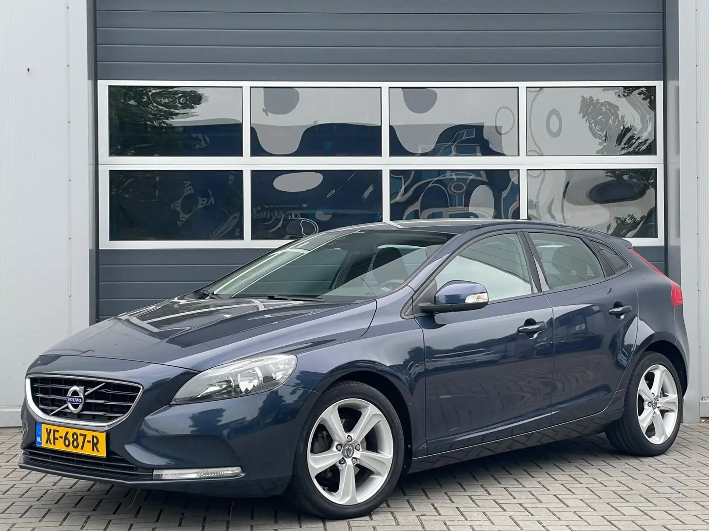 Volvo V40 1.6 D2 Momentum | Navi | PDC | Climate control | C Bleu - 2