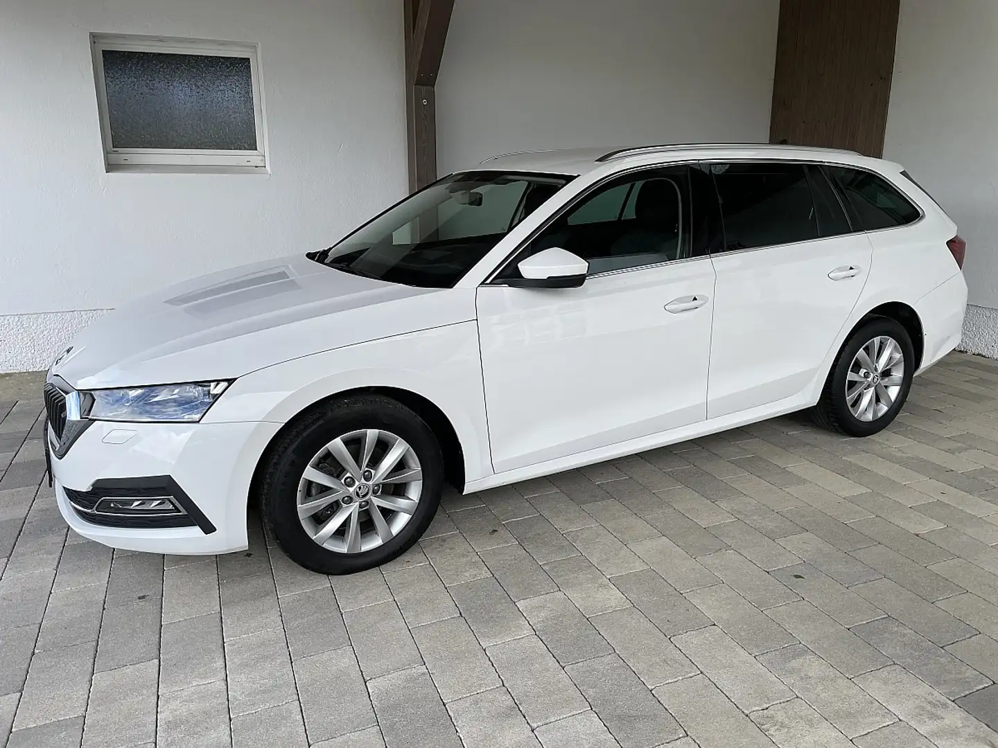 Skoda Octavia Combi 2,0 TDI Style DSG-LED-NAVI-AHV-ACC-HEAD U... Weiß - 2
